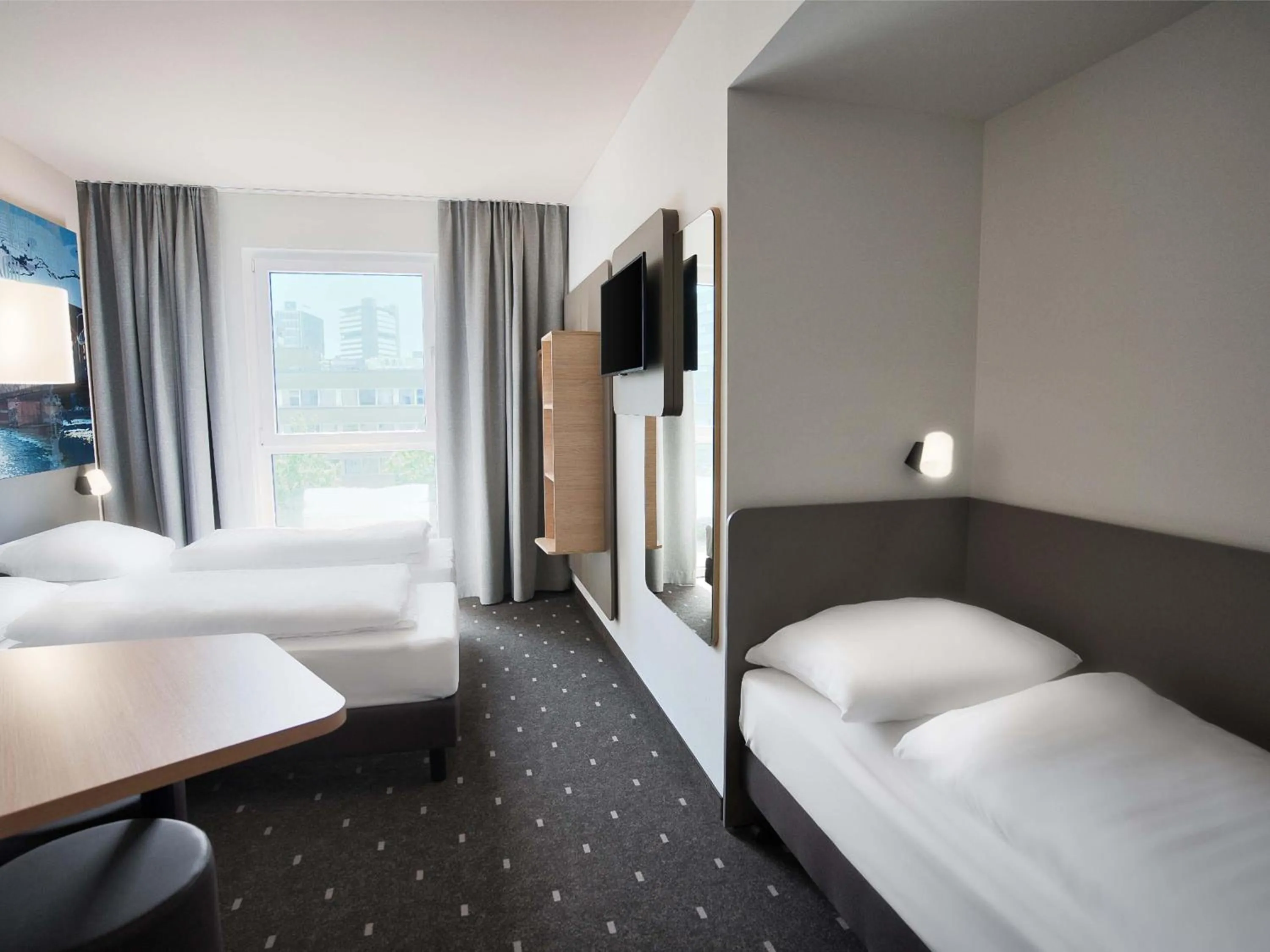 Photo of the whole room, Bed in B&B Hotel Köln-City