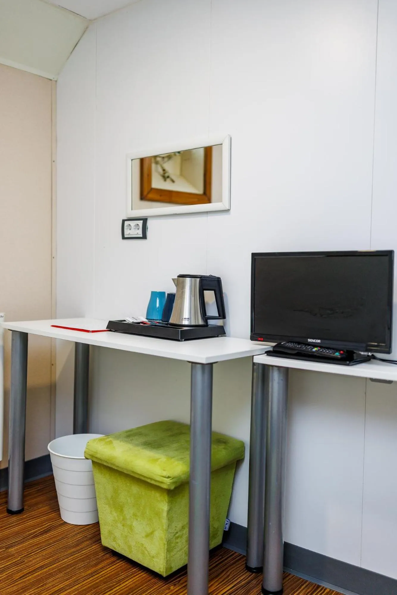 Coffee/tea facilities in Botel Marina