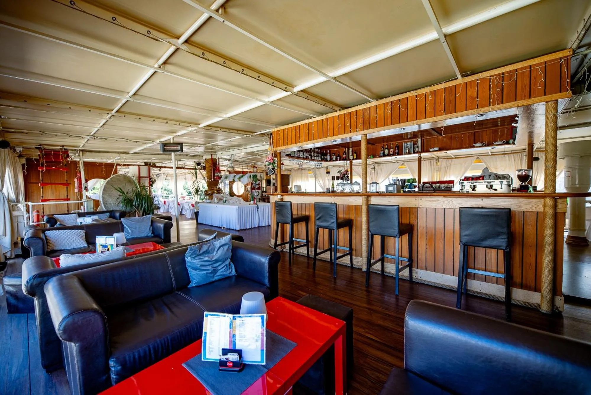 Lounge or bar in Botel Marina
