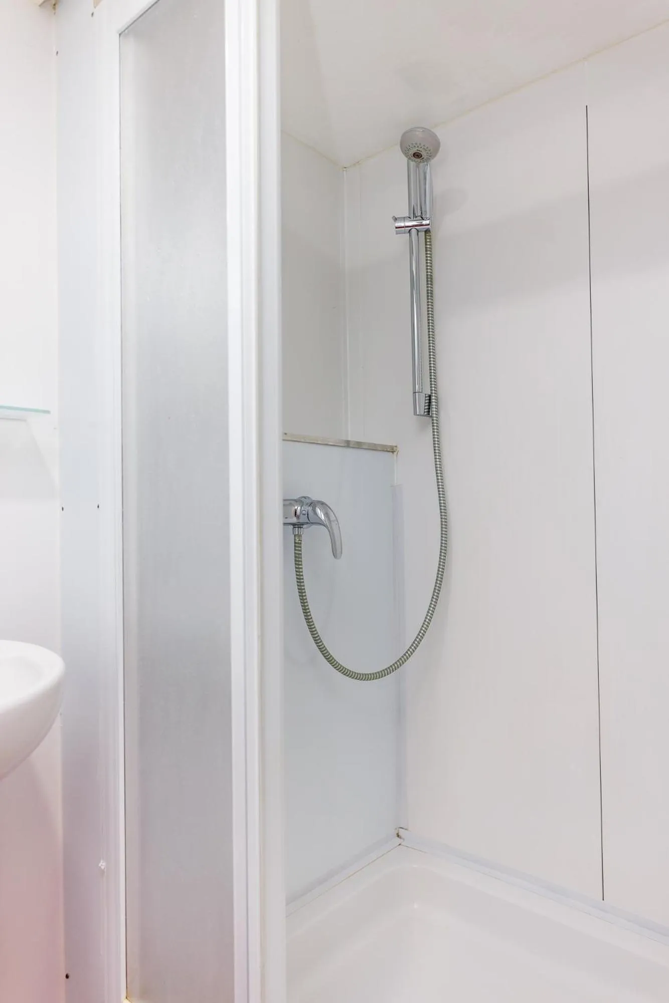 Shower in Botel Marina