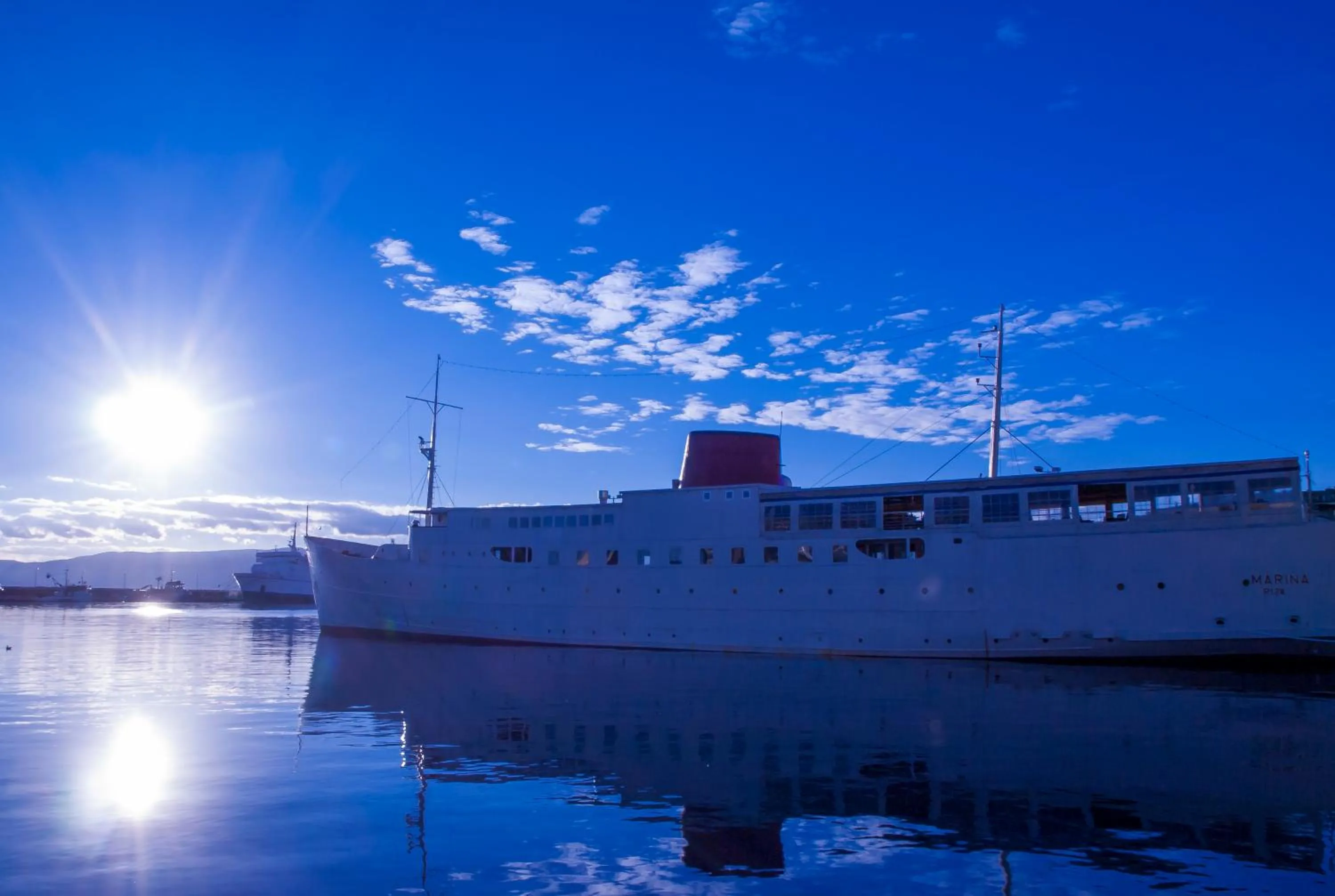 Facade/entrance in Botel Marina