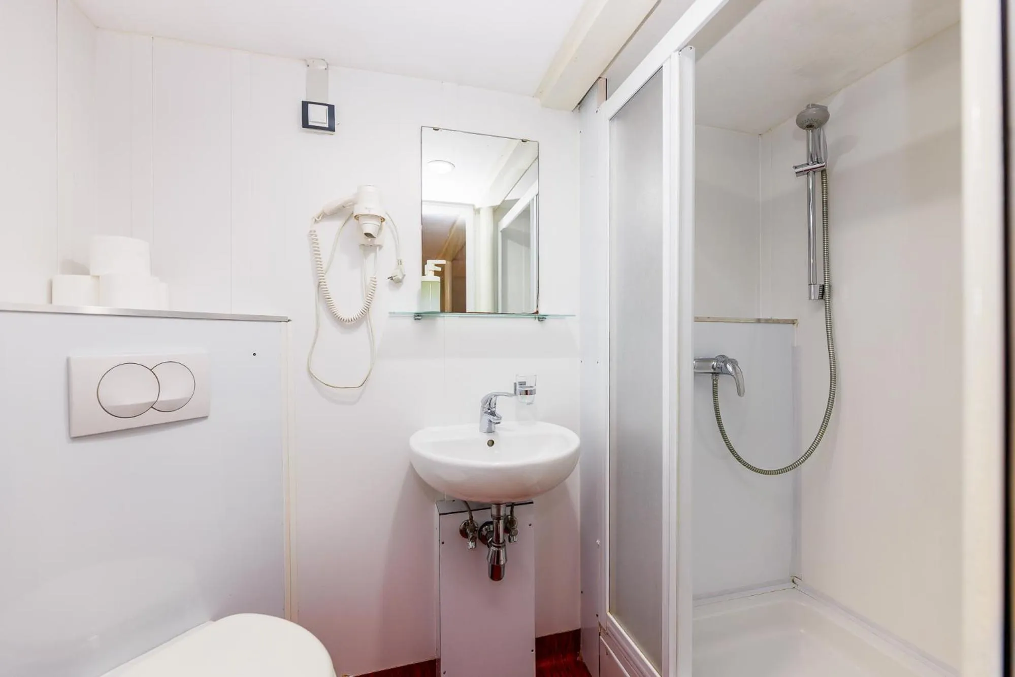 Shower in Botel Marina