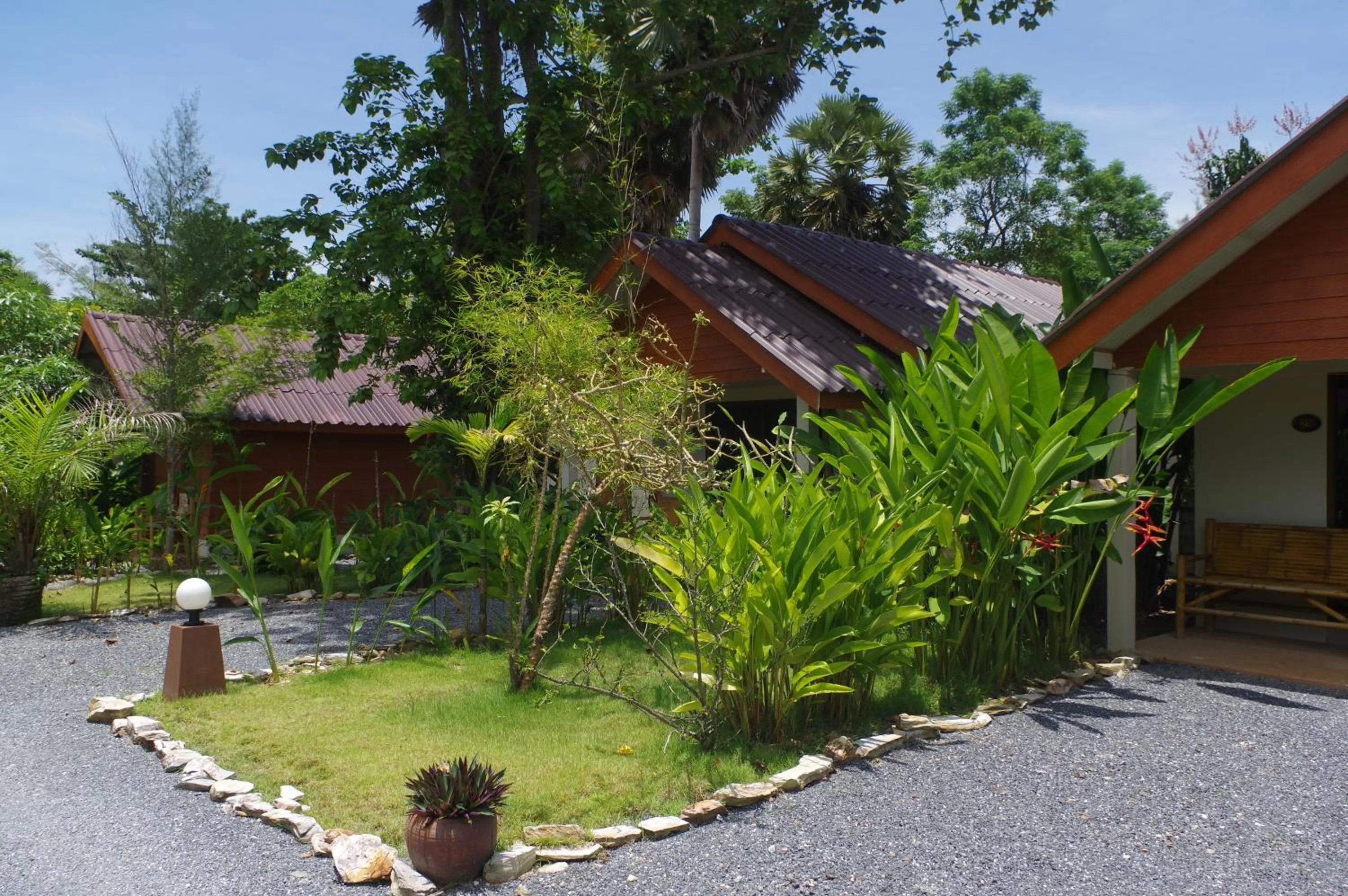 Garden in Thai House Beach Resort