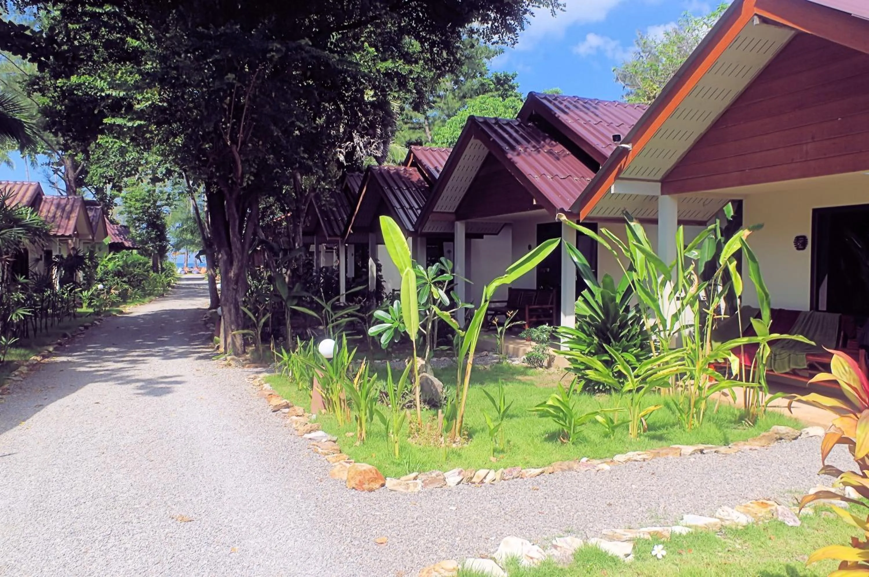 Garden in Thai House Beach Resort
