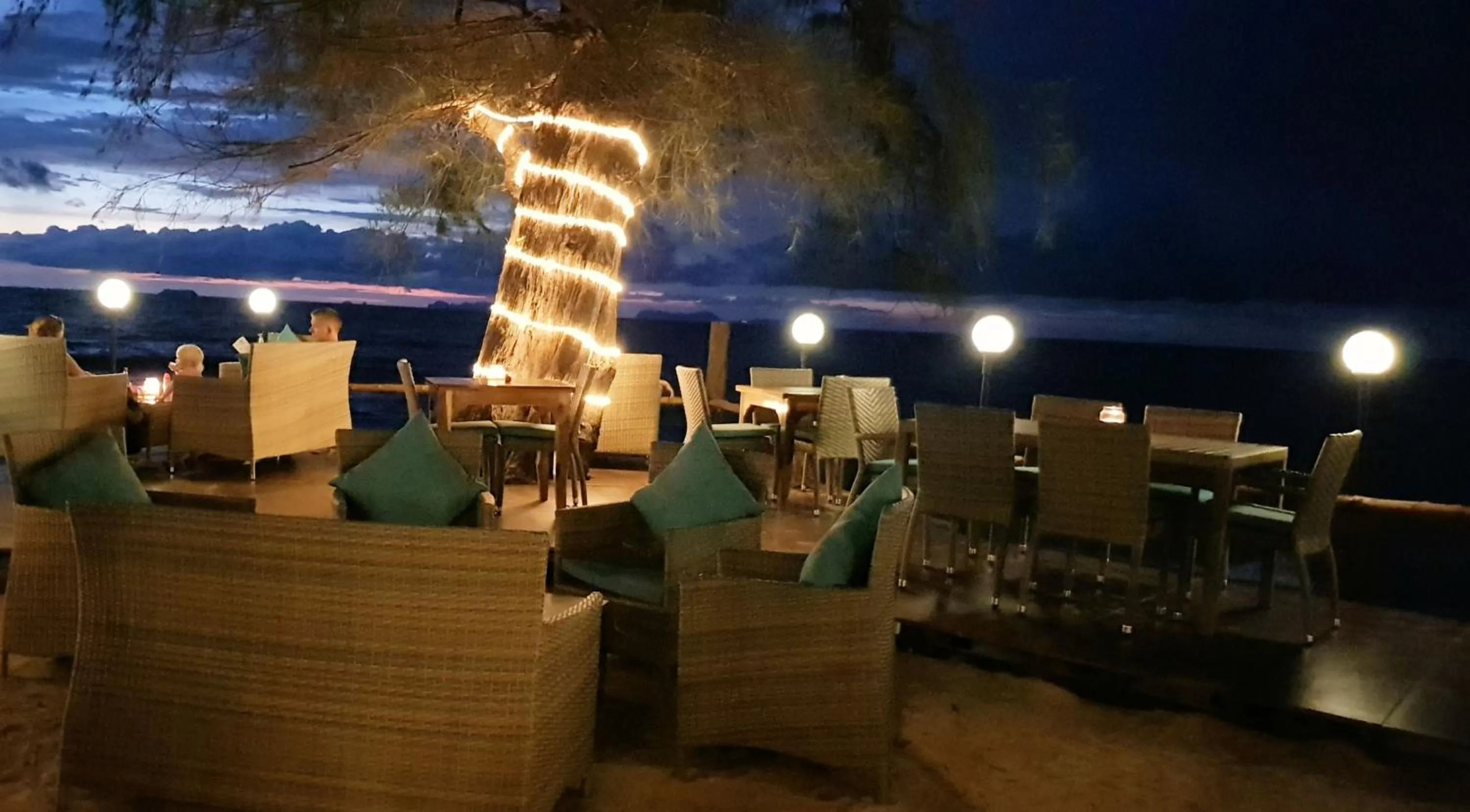 Restaurant/places to eat in Thai House Beach Resort