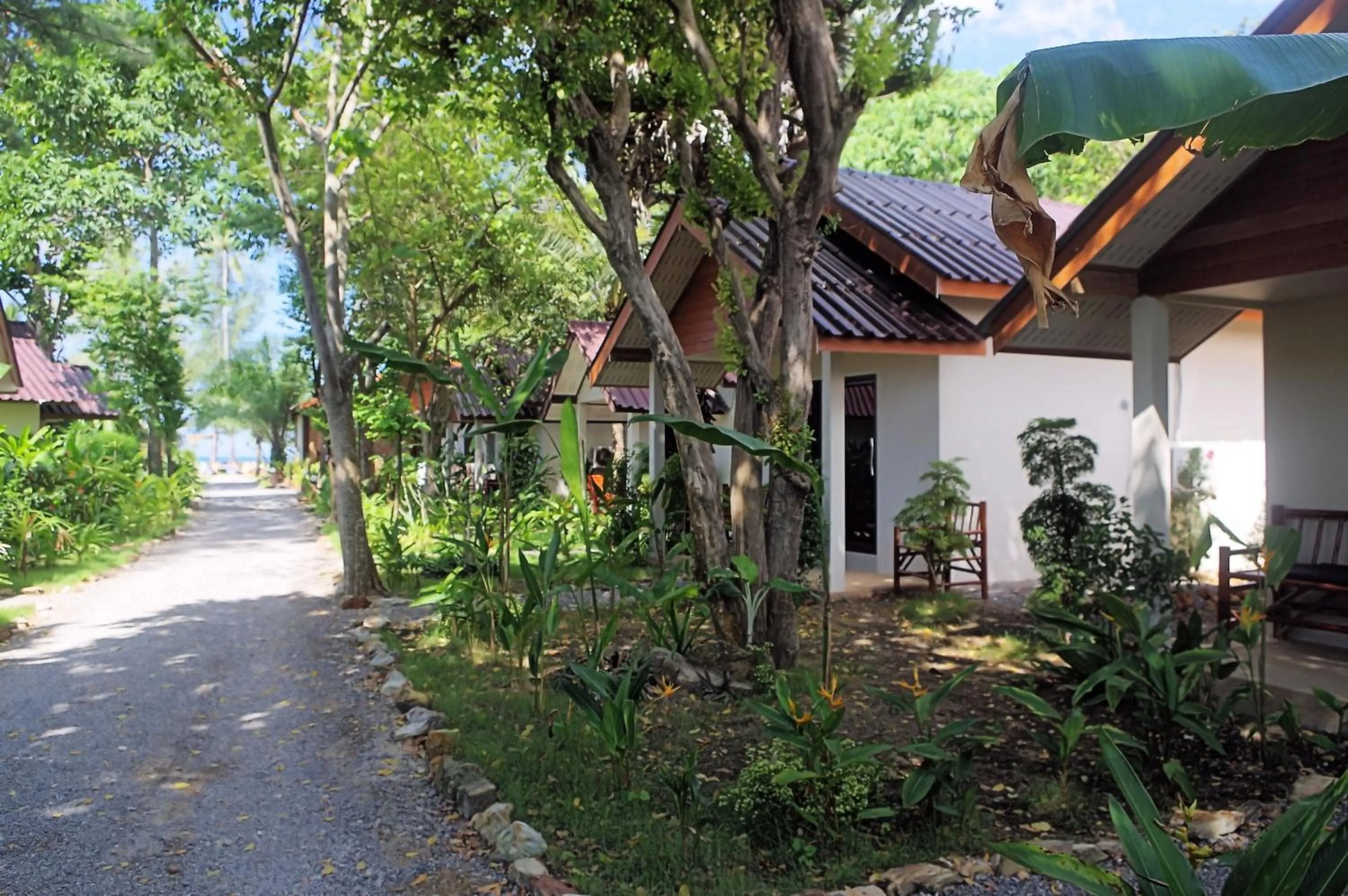 Garden in Thai House Beach Resort