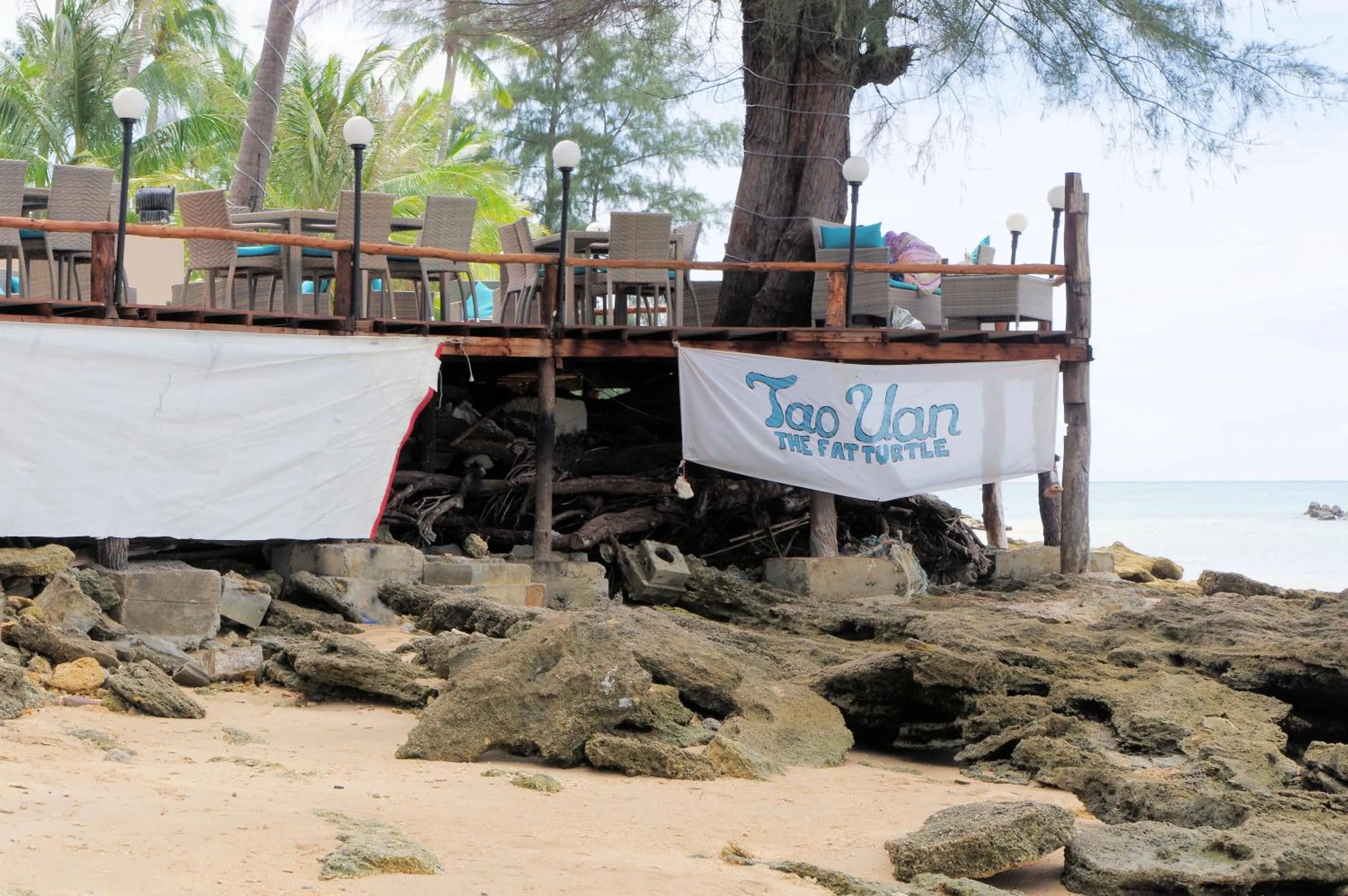 Restaurant/places to eat in Thai House Beach Resort