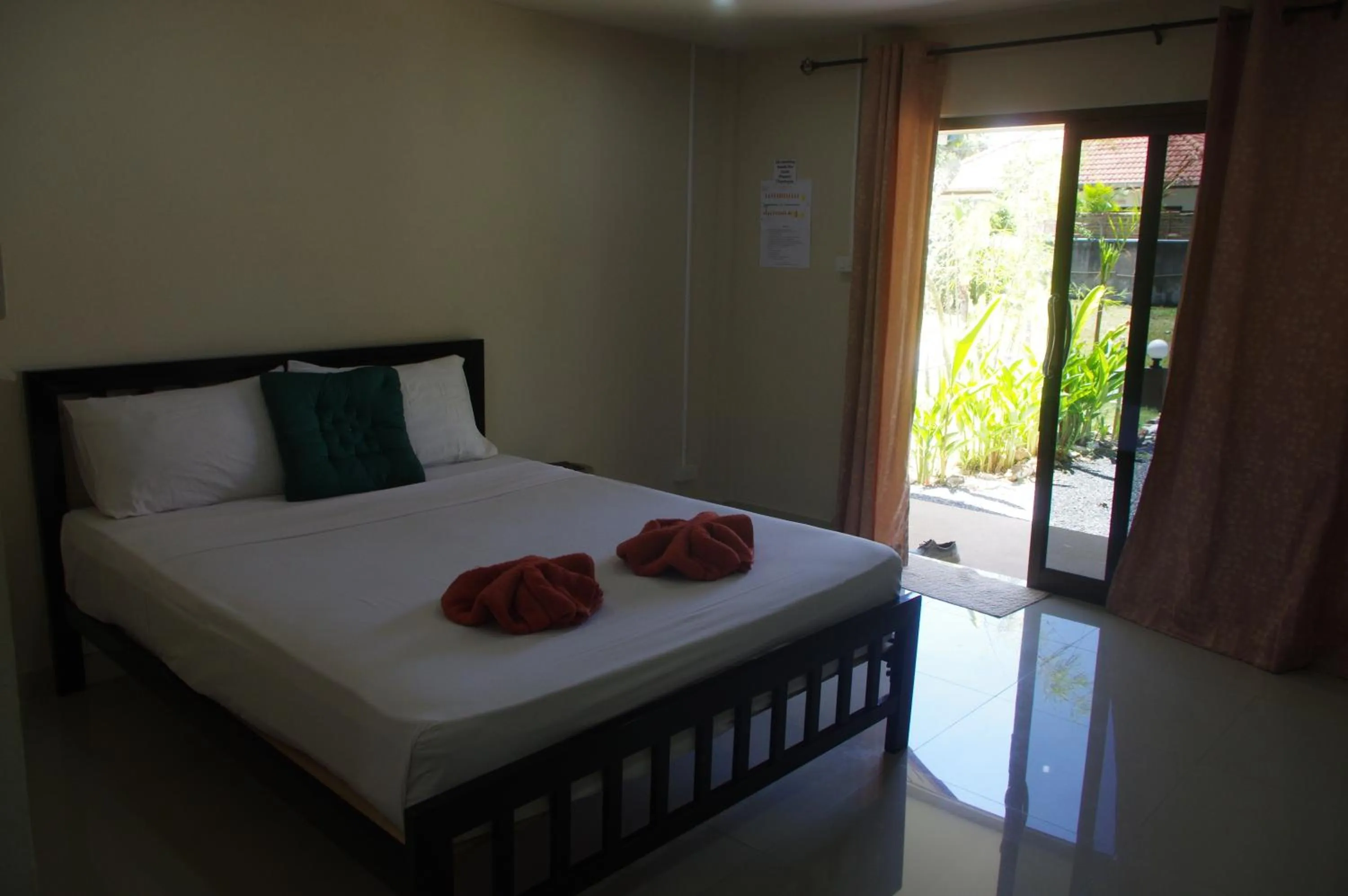 Bed in Thai House Beach Resort