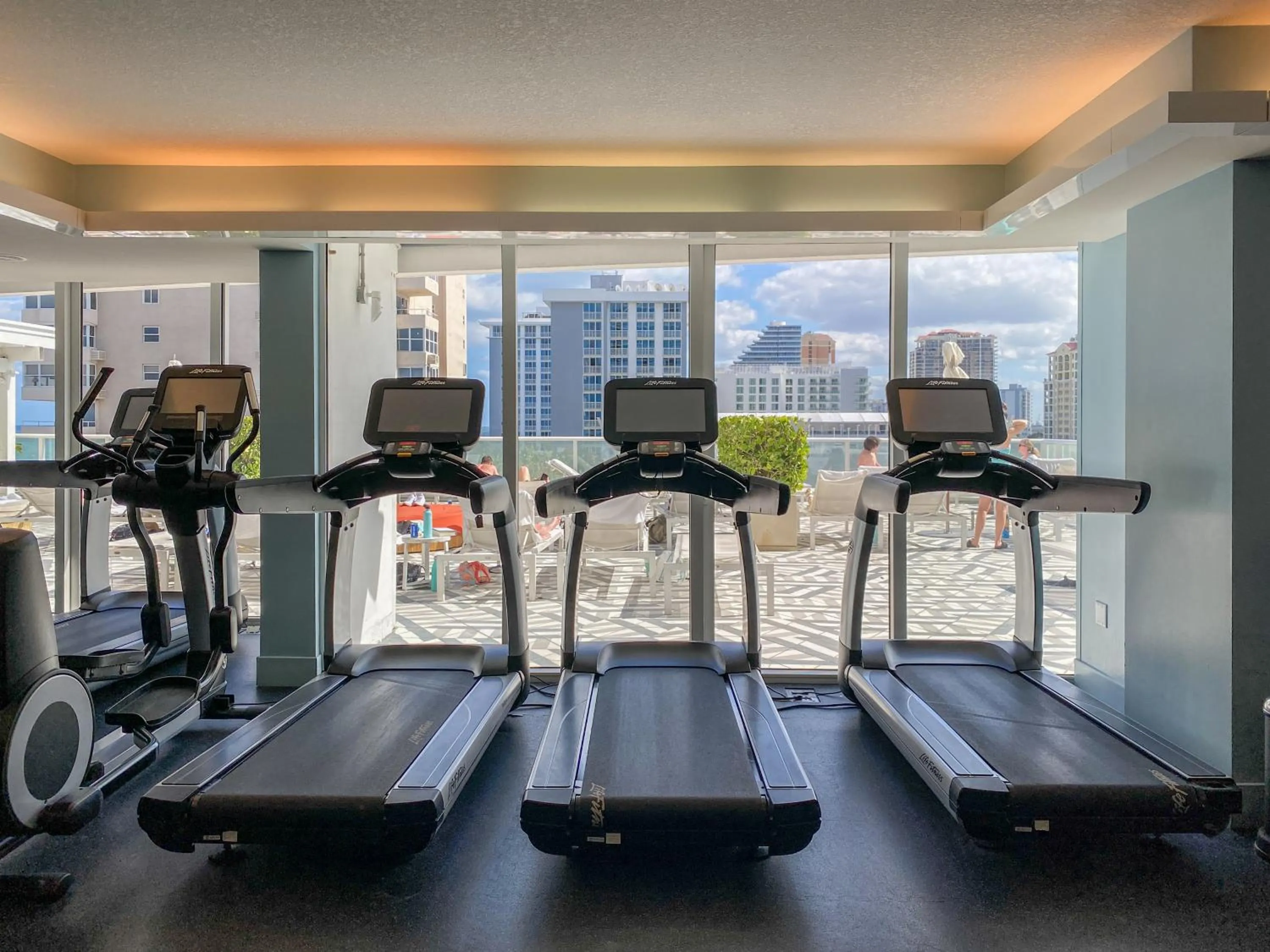 Property building in W Residences Fort Lauderdale Luxury Suites Across from Fort Lauderdale Beach