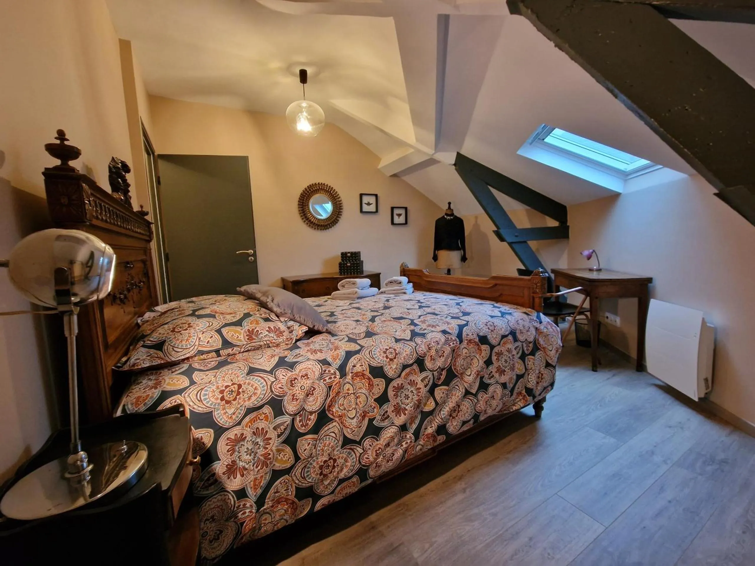 Bedroom, Bed in Bleautiful "Eugénie" Charmante Maison de ville