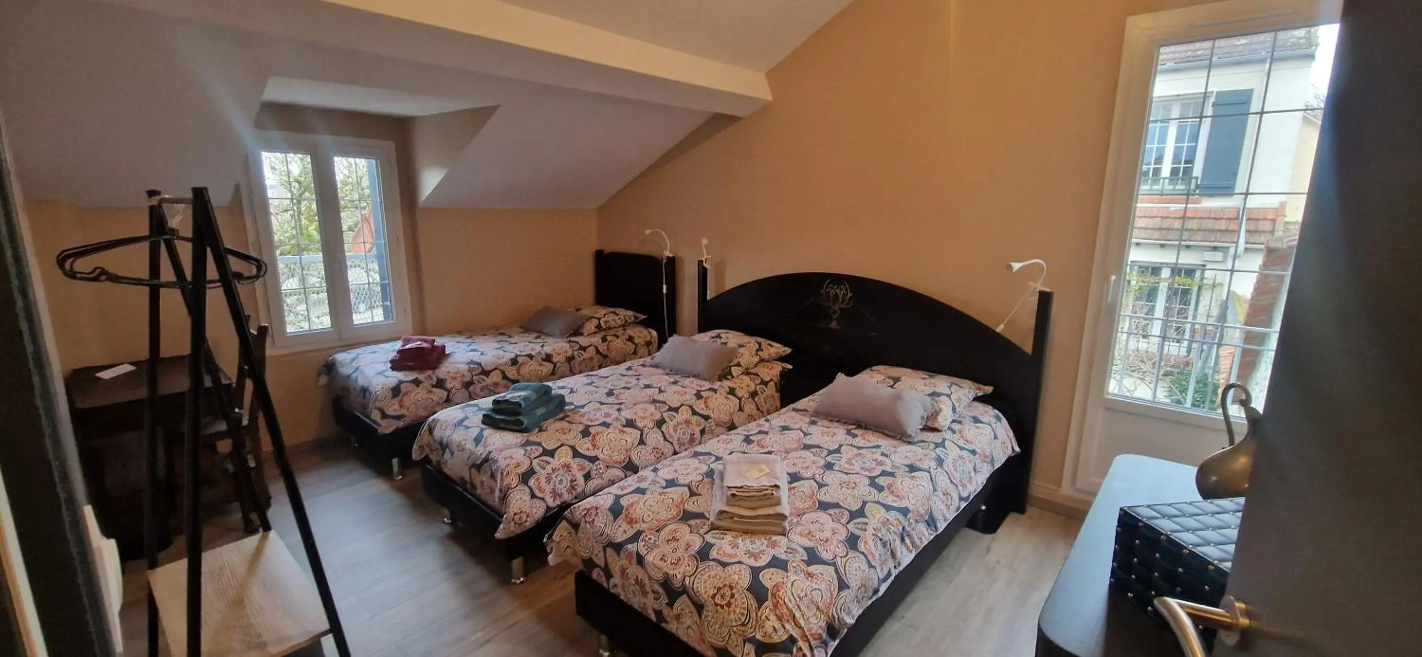 Bedroom, Bed in Bleautiful "Eugénie" Charmante Maison de ville