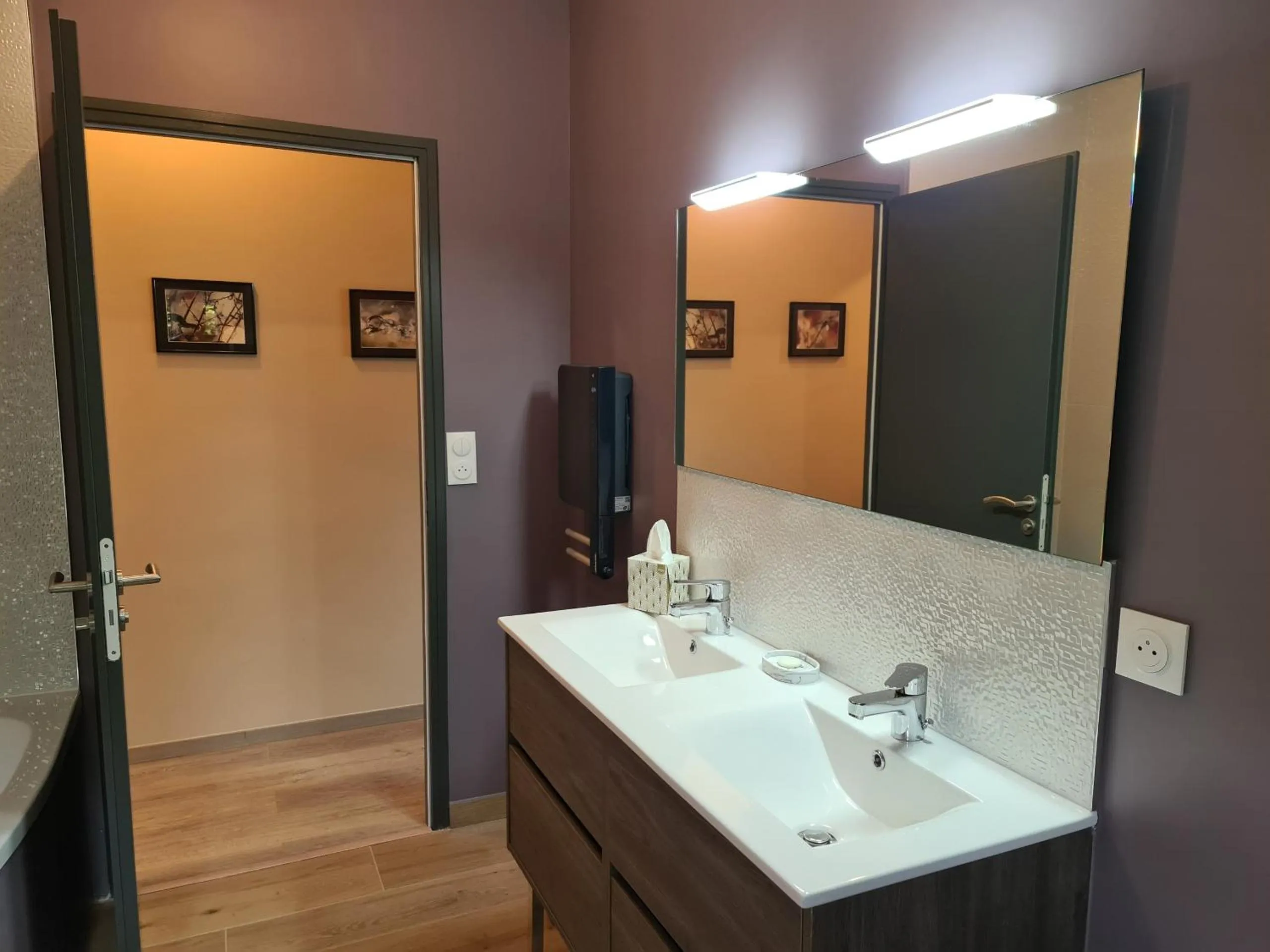 Bathroom in Bleautiful "Eugénie" Charmante Maison de ville