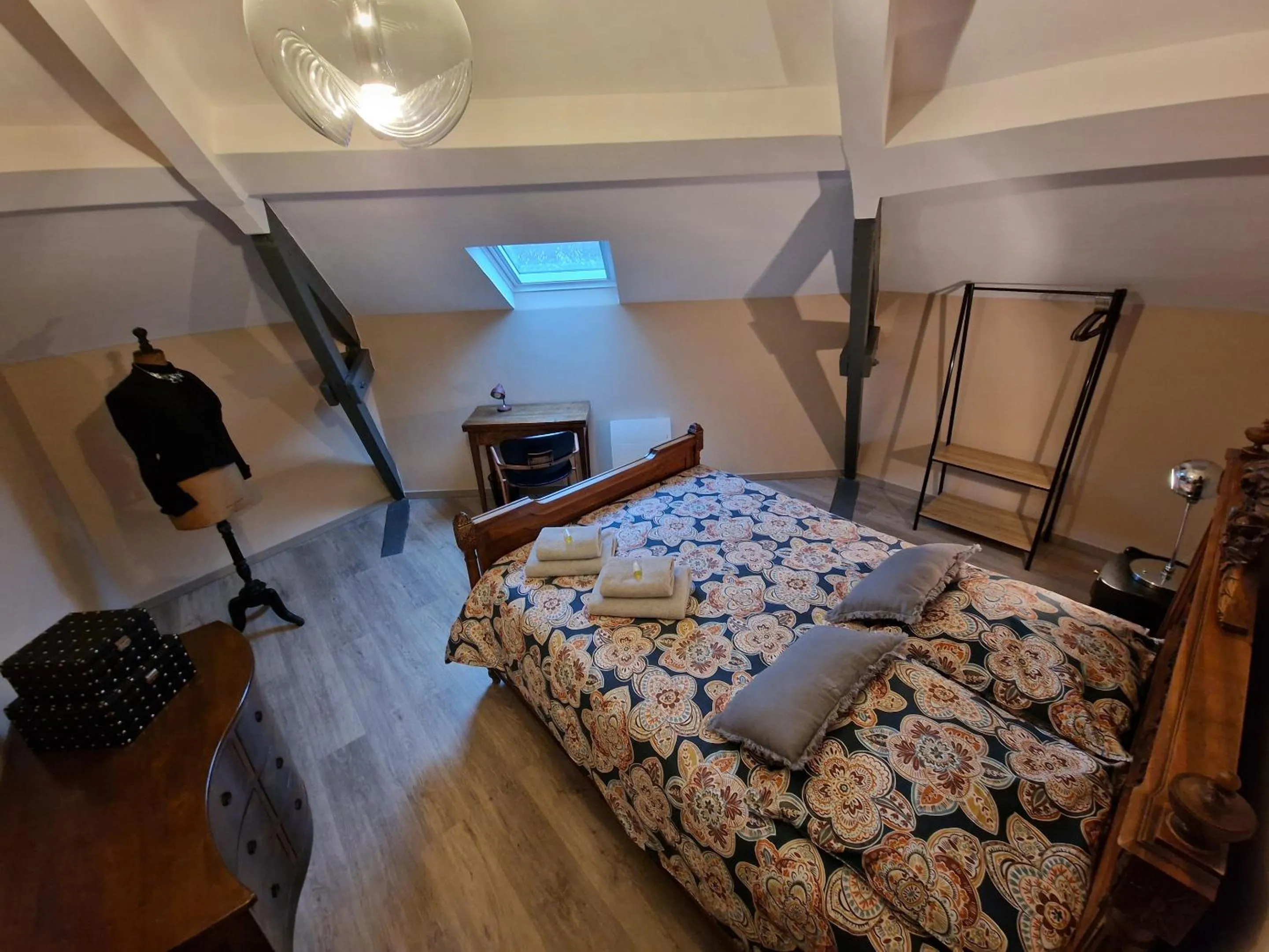 Bedroom, Bed in Bleautiful "Eugénie" Charmante Maison de ville