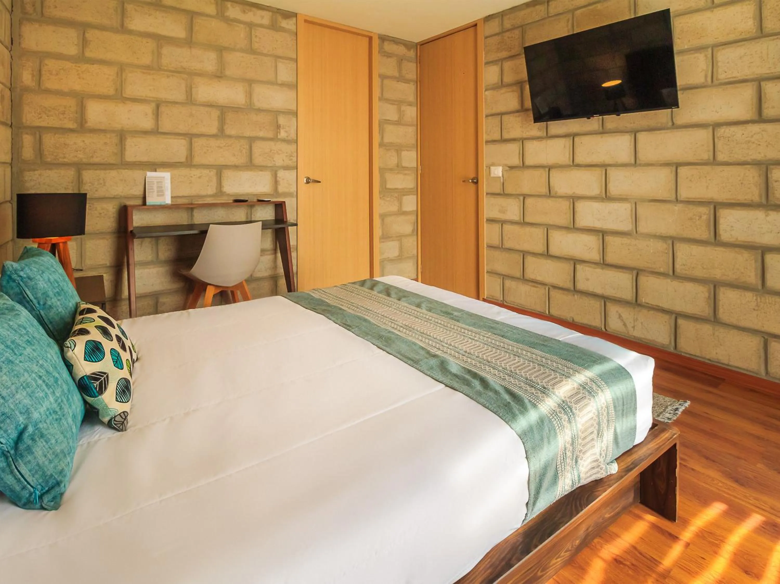 Communal lounge/ TV room, Bed in Tribu Centro Histórico