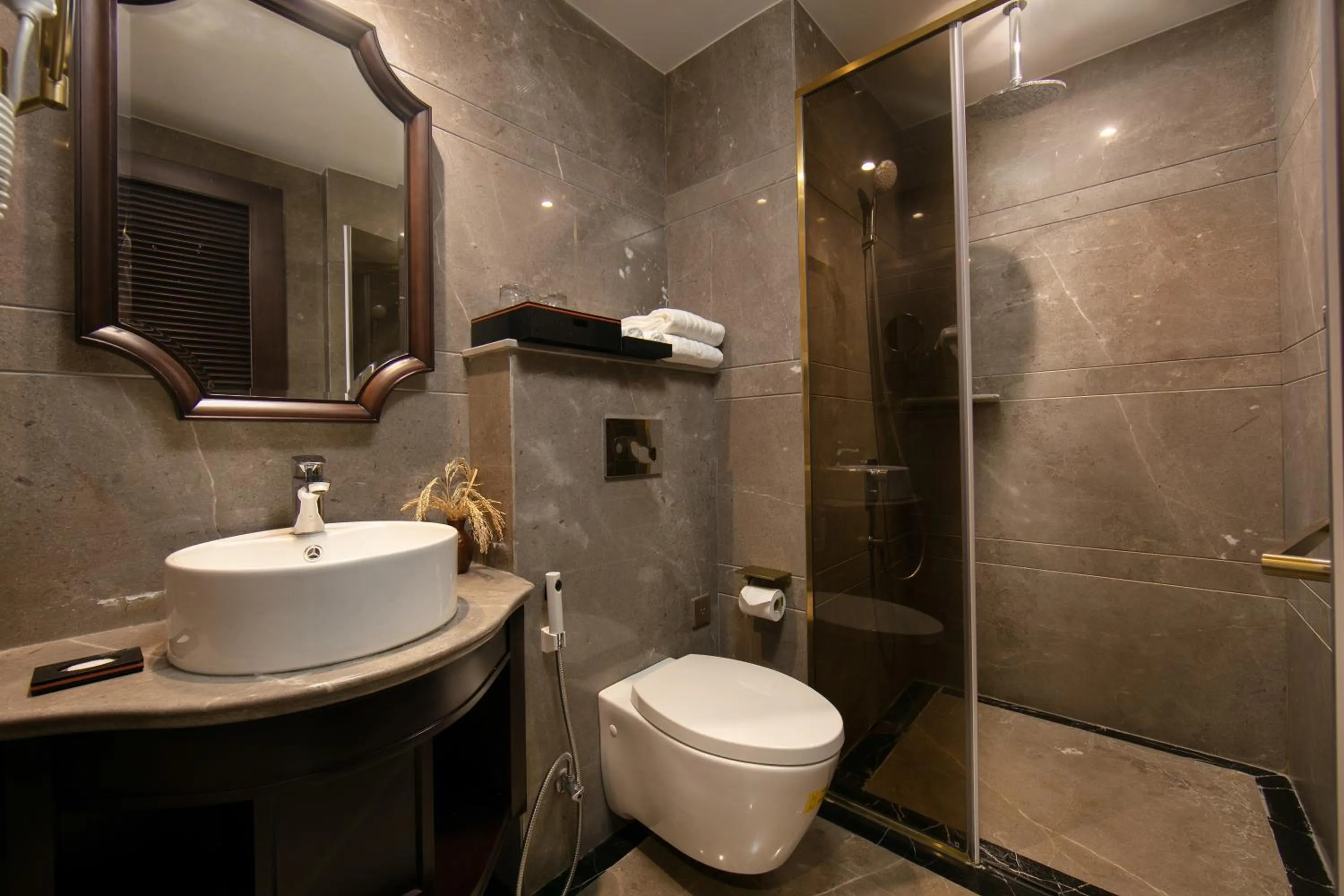 Bathroom in LeaH Silk Hotel