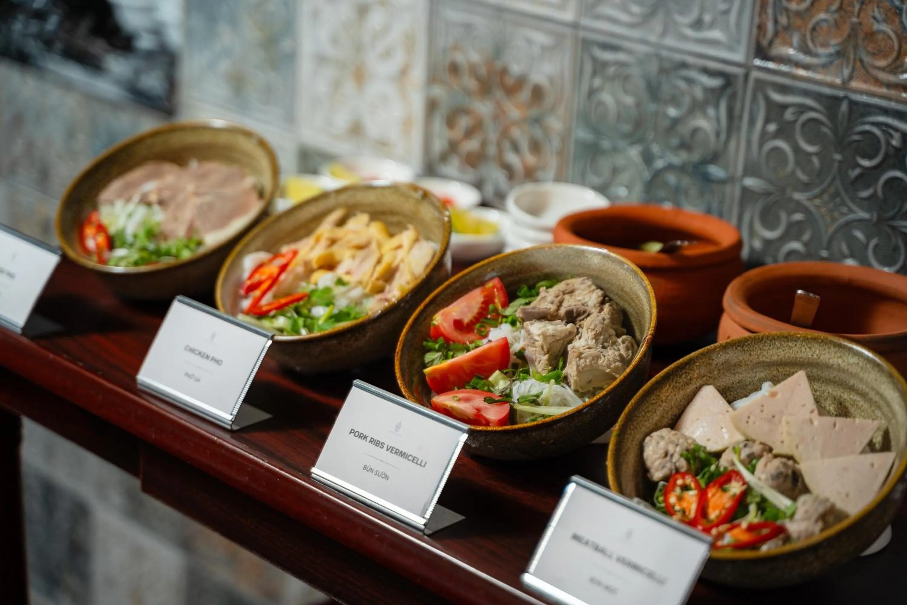 Restaurant/places to eat in LeaH Silk Hotel