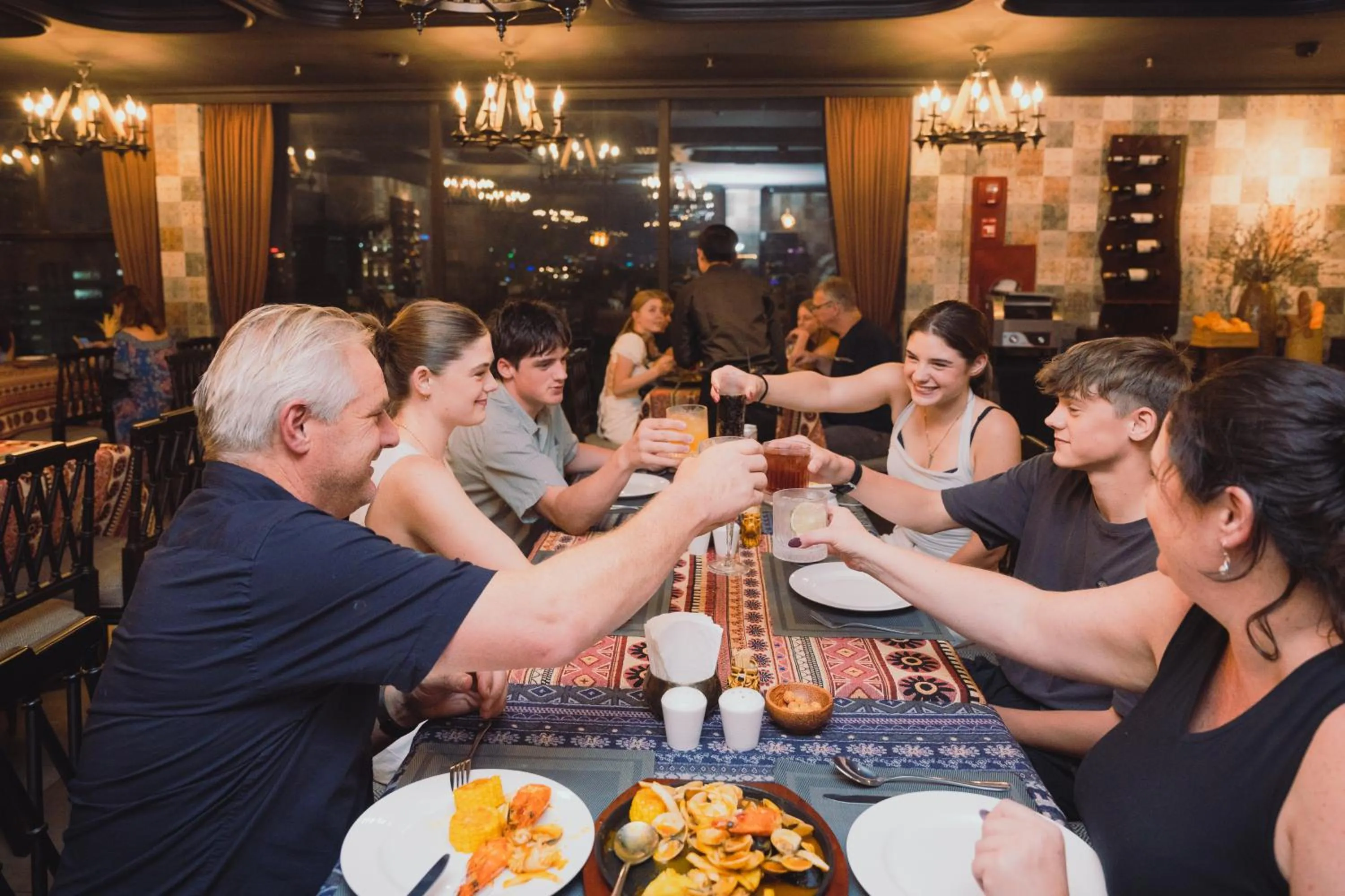 Restaurant/places to eat in LeaH Silk Hotel