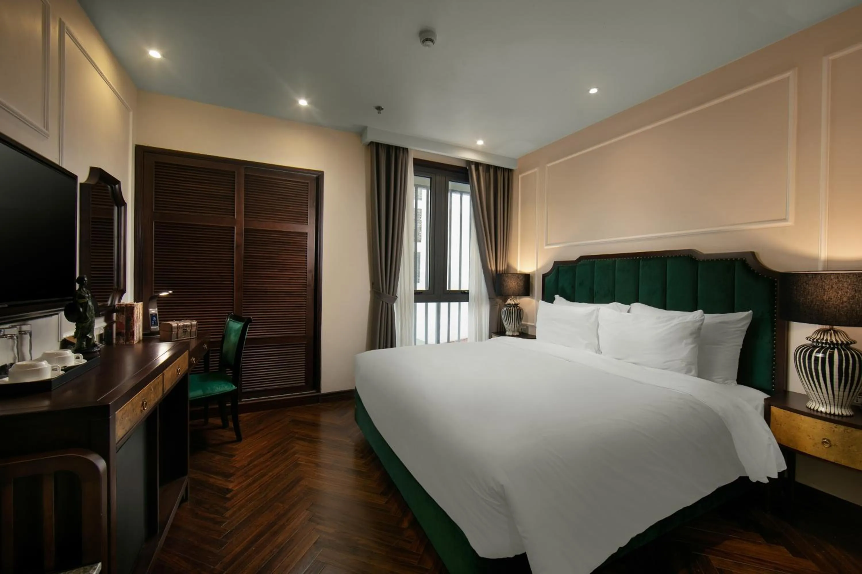 Bedroom, Bed in LeaH Silk Hotel