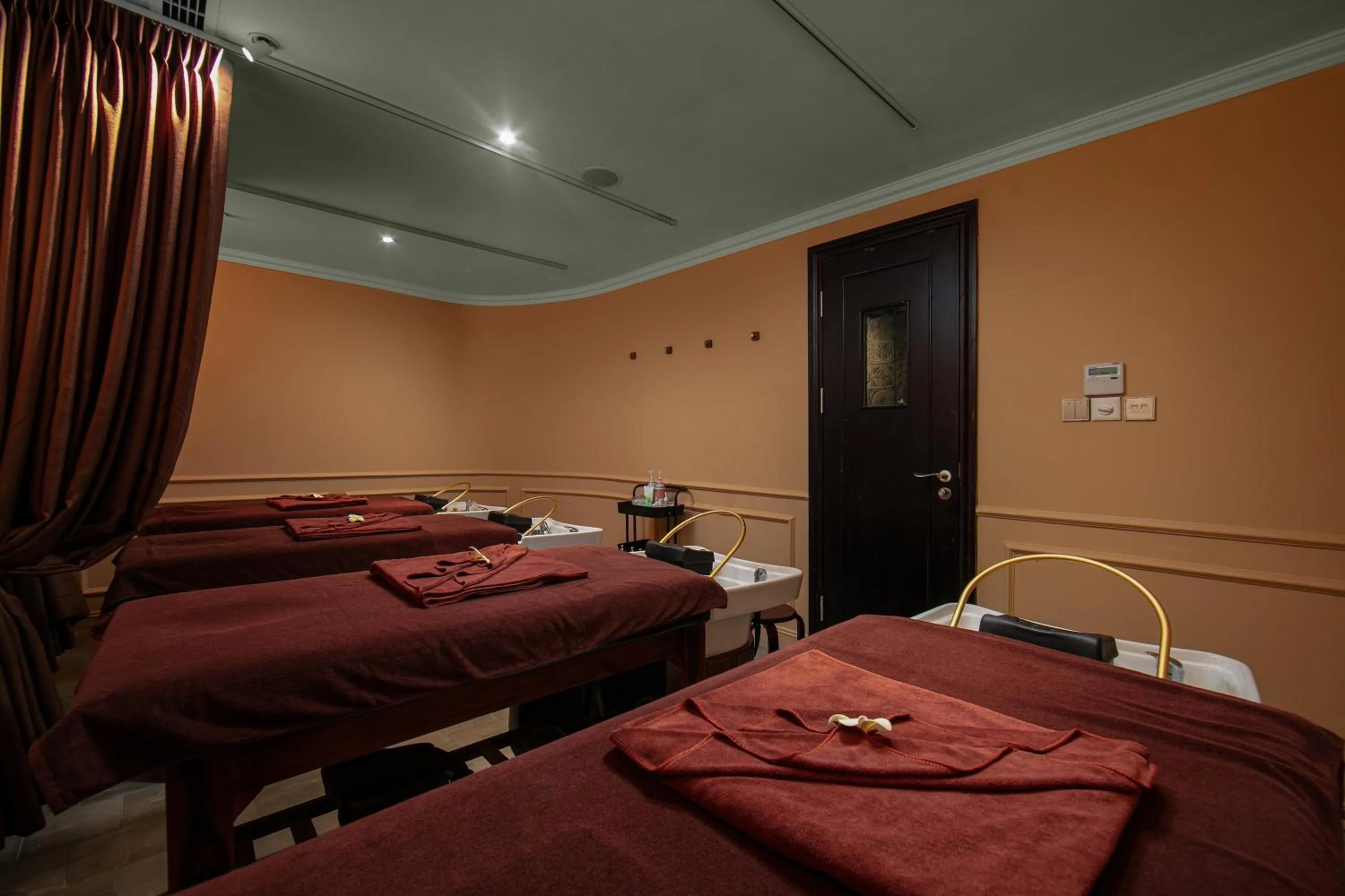 Massage in LeaH Silk Hotel