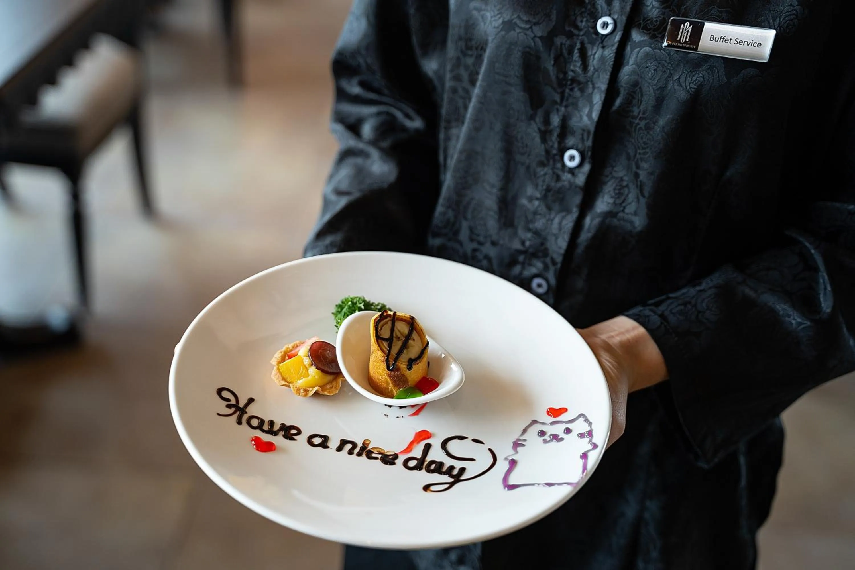 Restaurant/places to eat in LeaH Silk Hotel