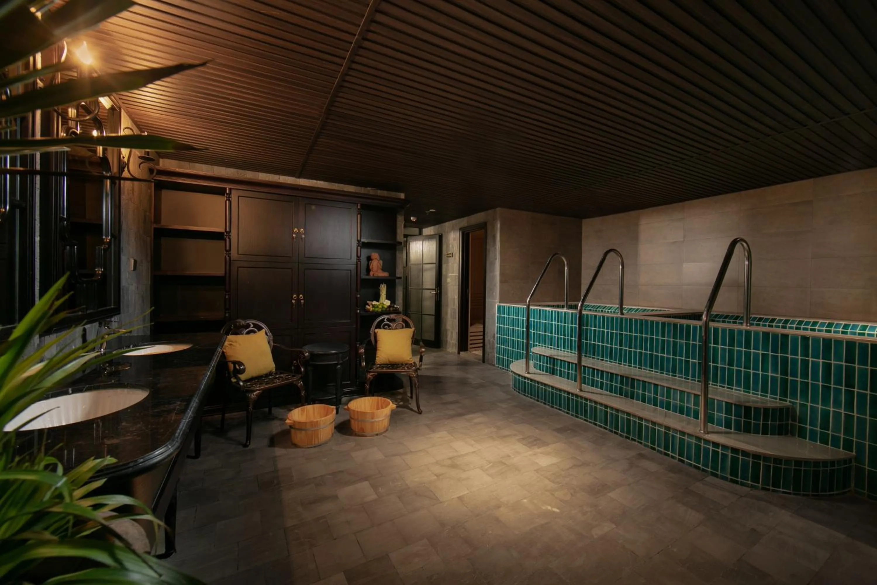 Massage in LeaH Silk Hotel