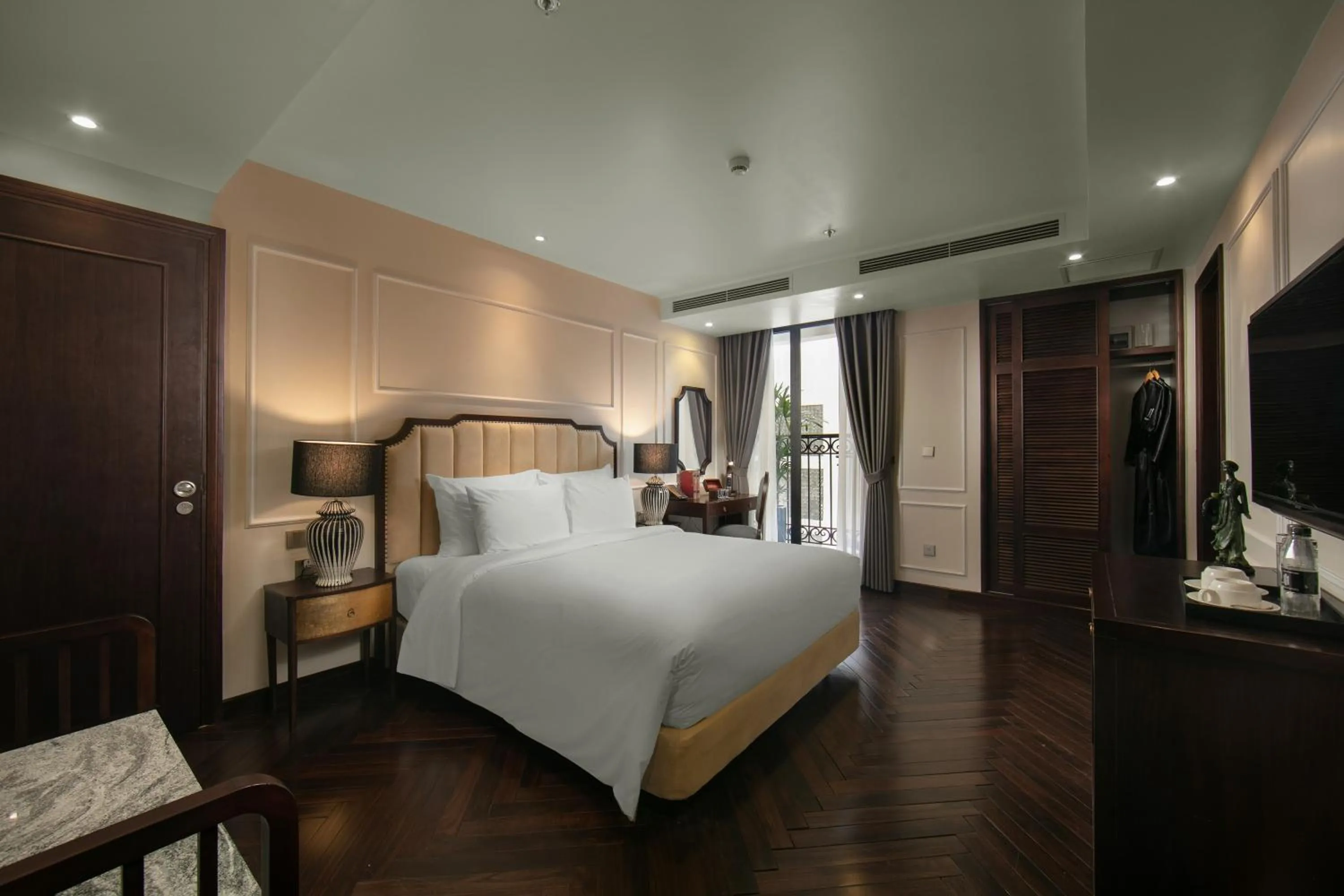 TV and multimedia, Bed in LeaH Silk Hotel