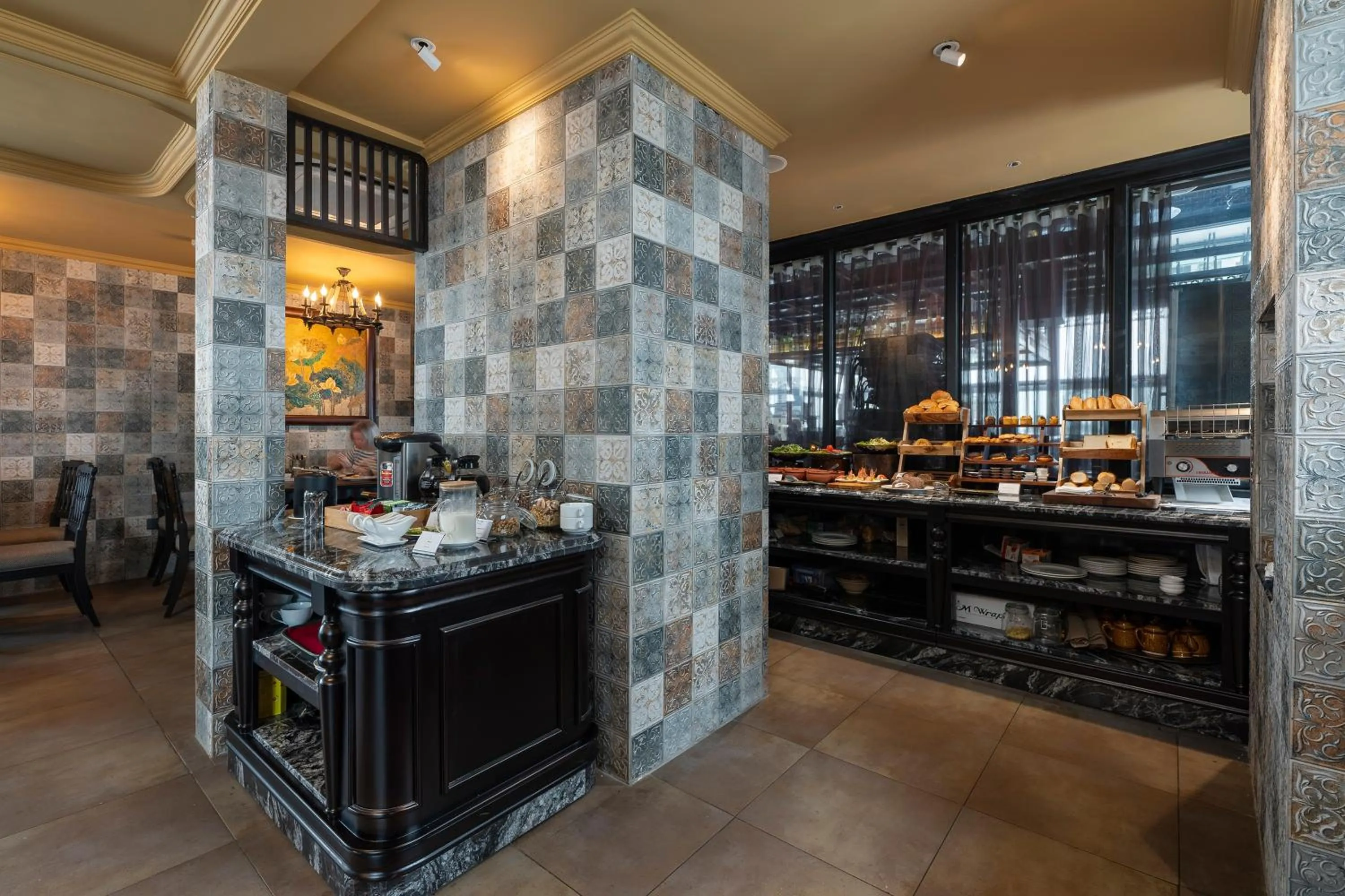 Restaurant/places to eat in LeaH Silk Hotel