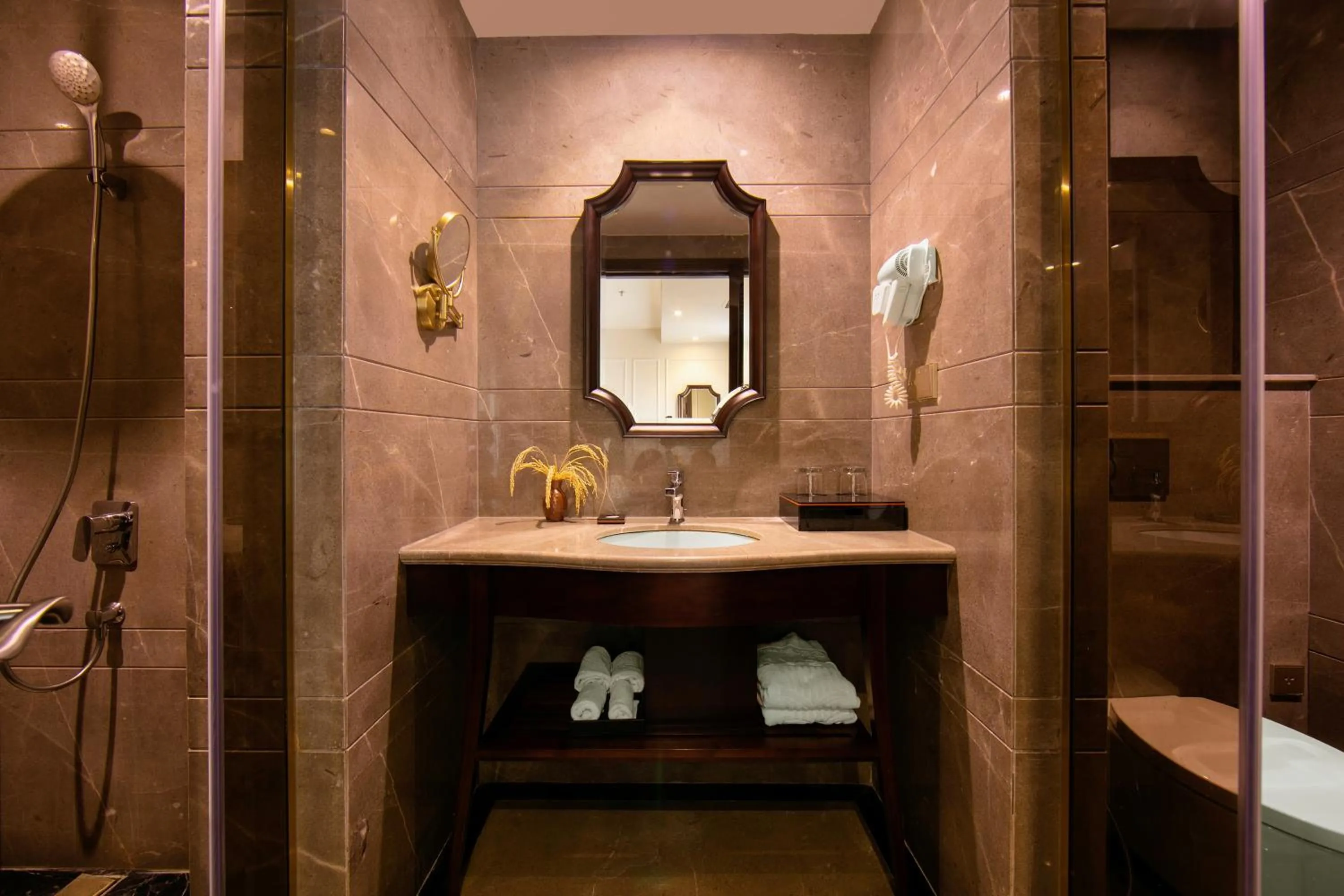 Bathroom in LeaH Silk Hotel