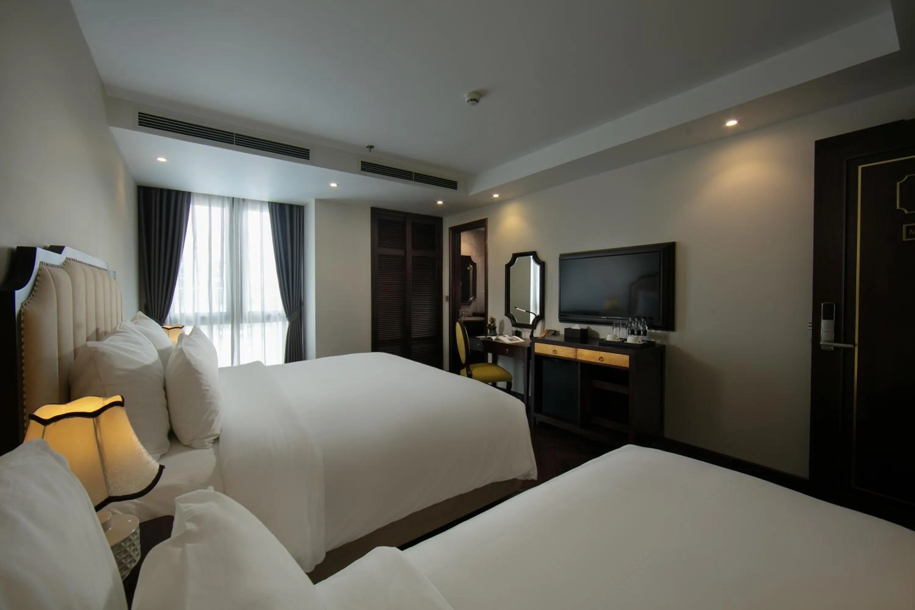 TV and multimedia, Bed in LeaH Silk Hotel