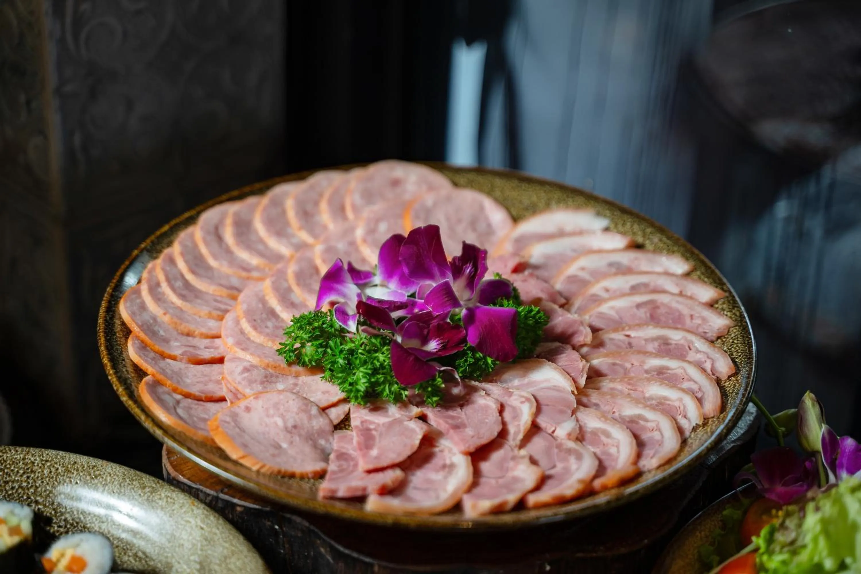 Restaurant/places to eat in LeaH Silk Hotel