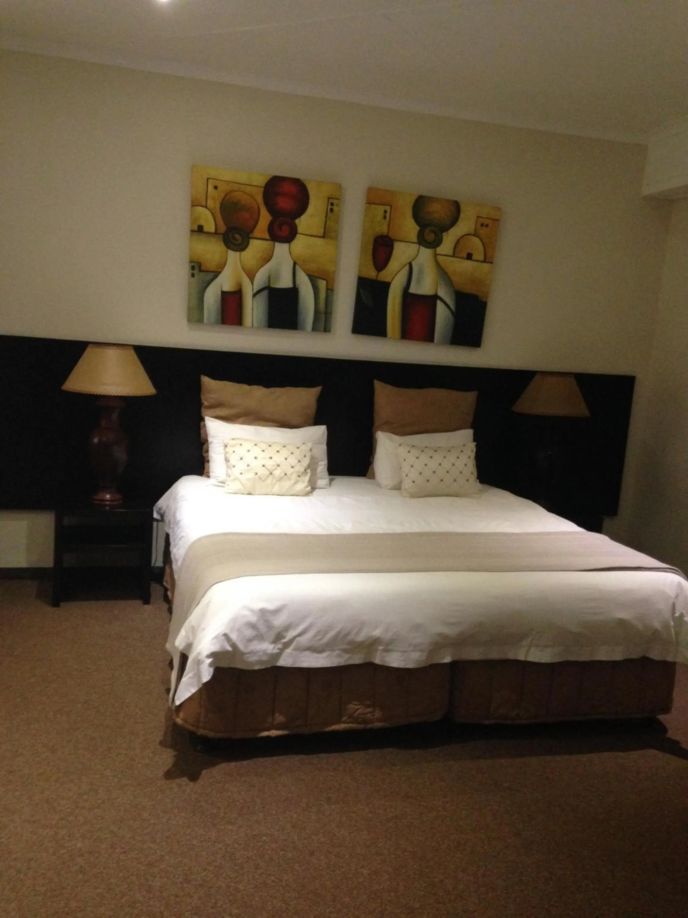 Photo of the whole room, Bed in The Waterfront Country Lodge