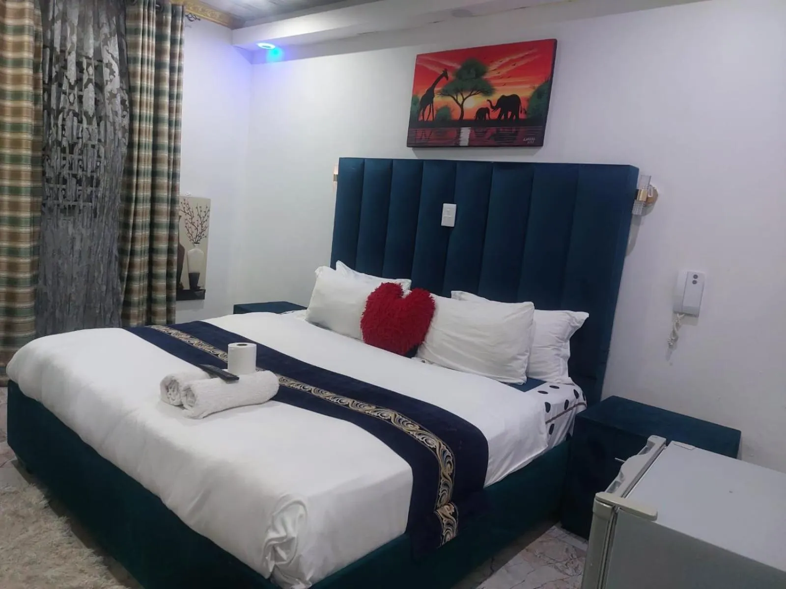 Bed in Gold Crown International Hotel Johannesburg