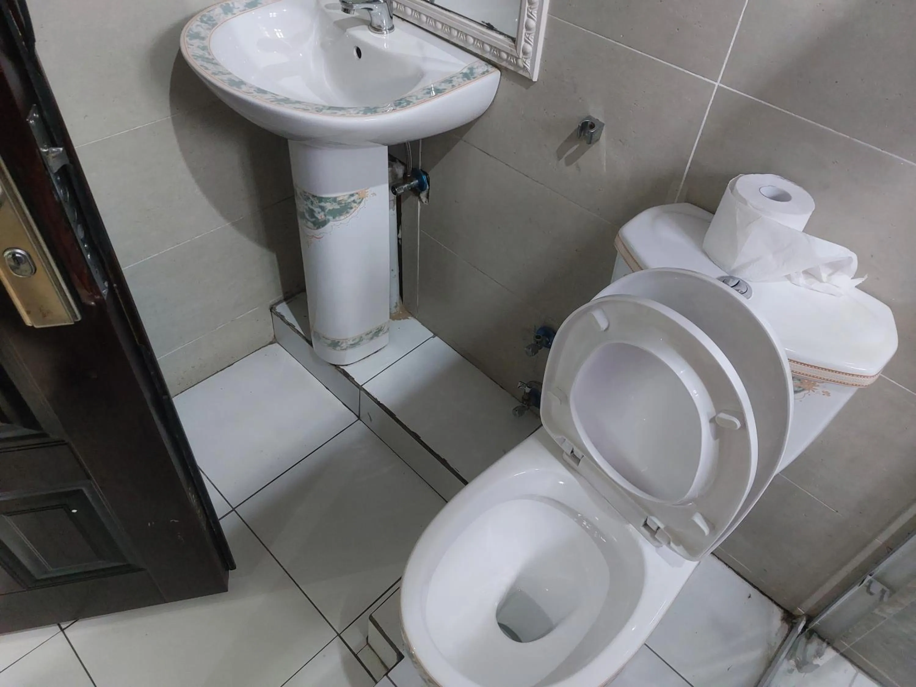 Toilet in Gold Crown International Hotel Johannesburg