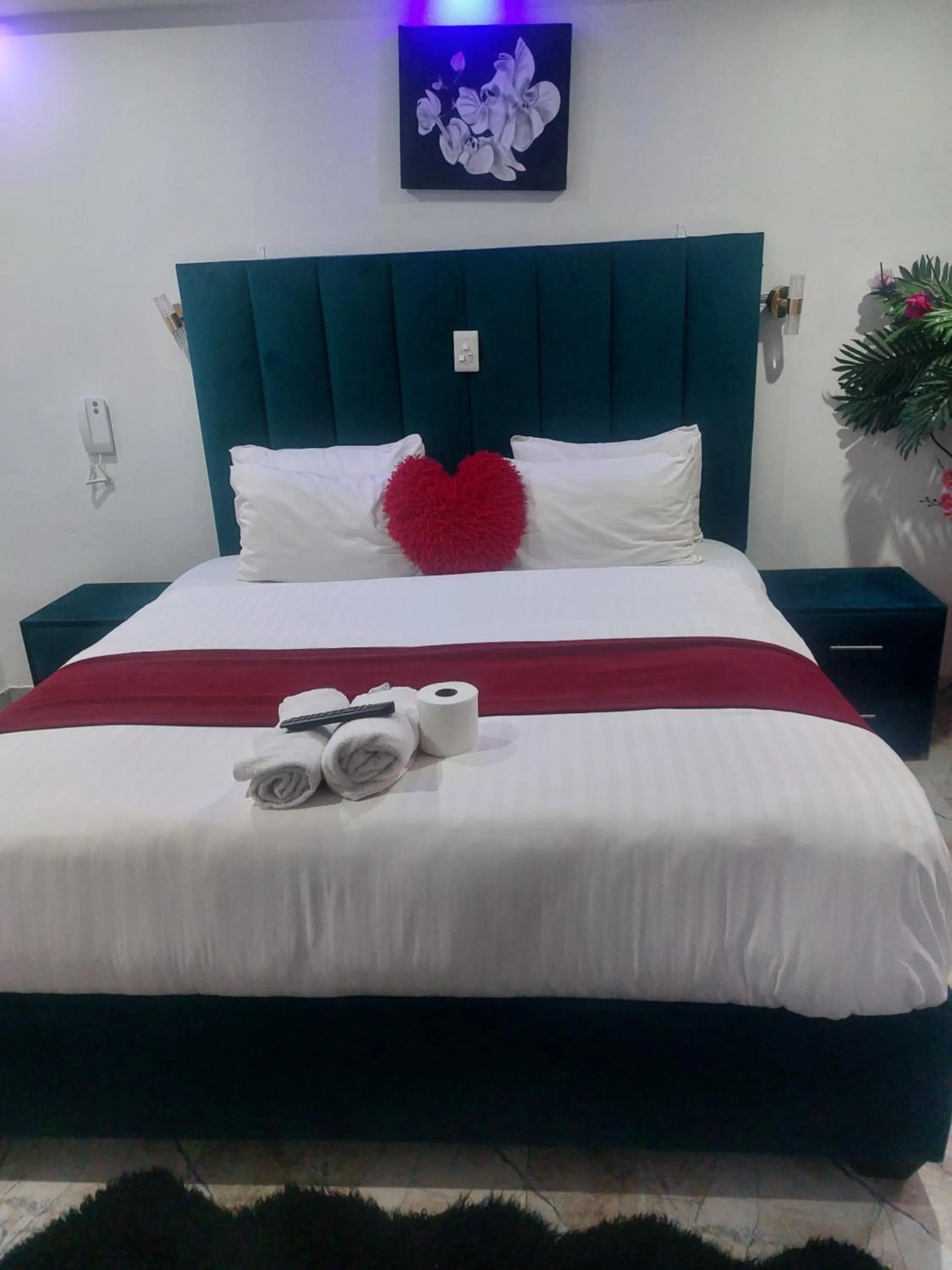 Bed in Gold Crown International Hotel Johannesburg