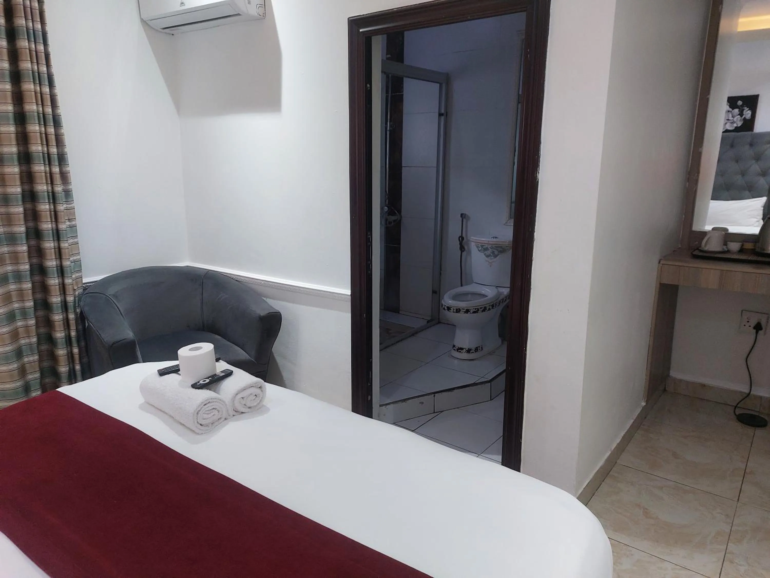 towels, Bed in Gold Crown International Hotel Johannesburg