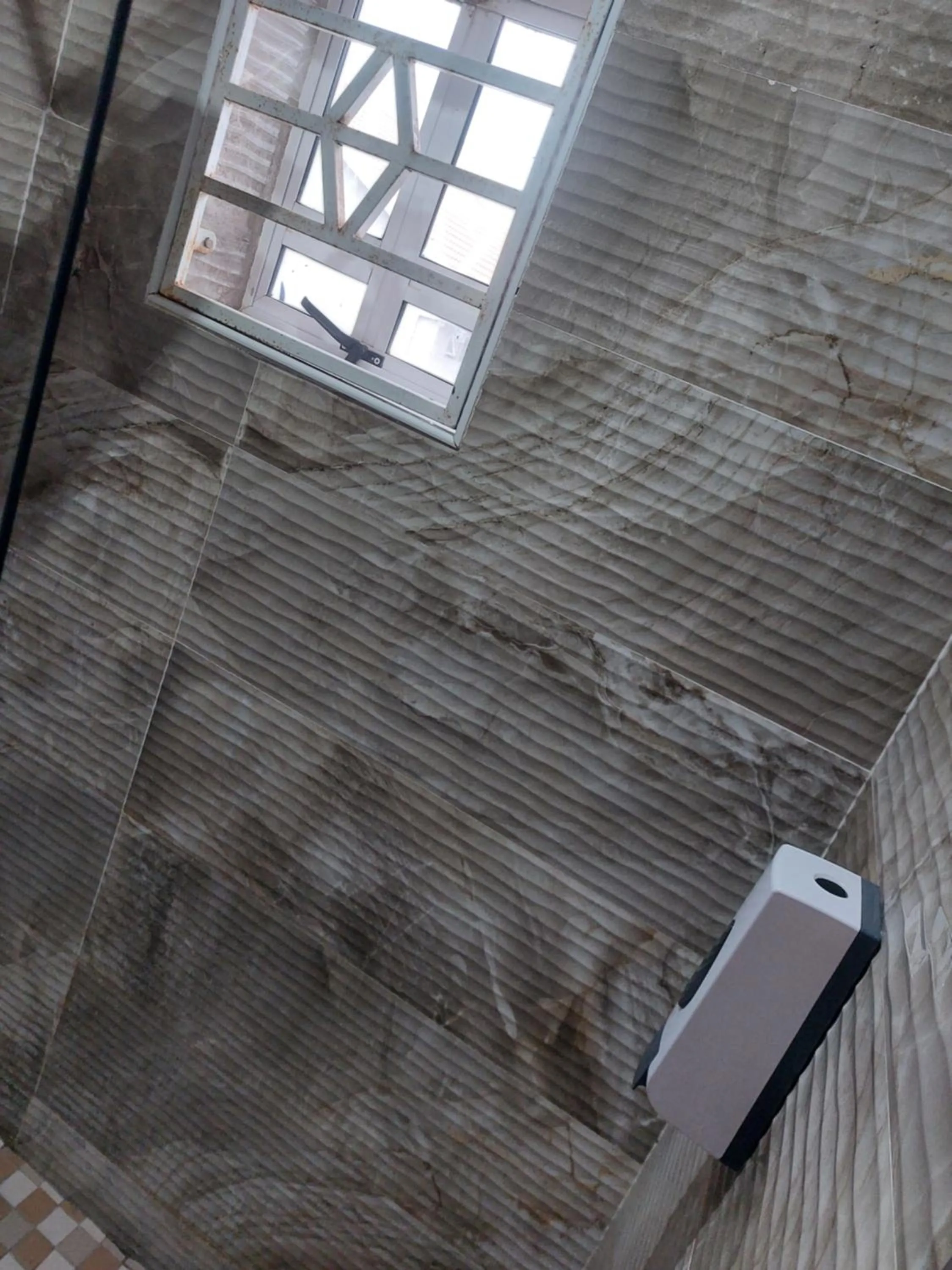 Shower in Gold Crown International Hotel Johannesburg