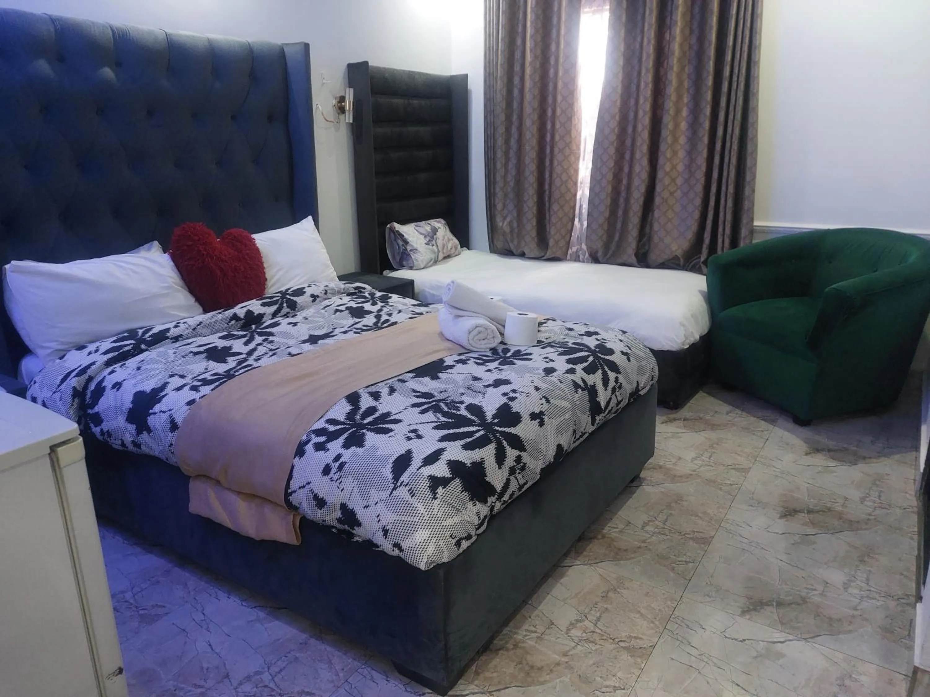 Bed in Gold Crown International Hotel Johannesburg