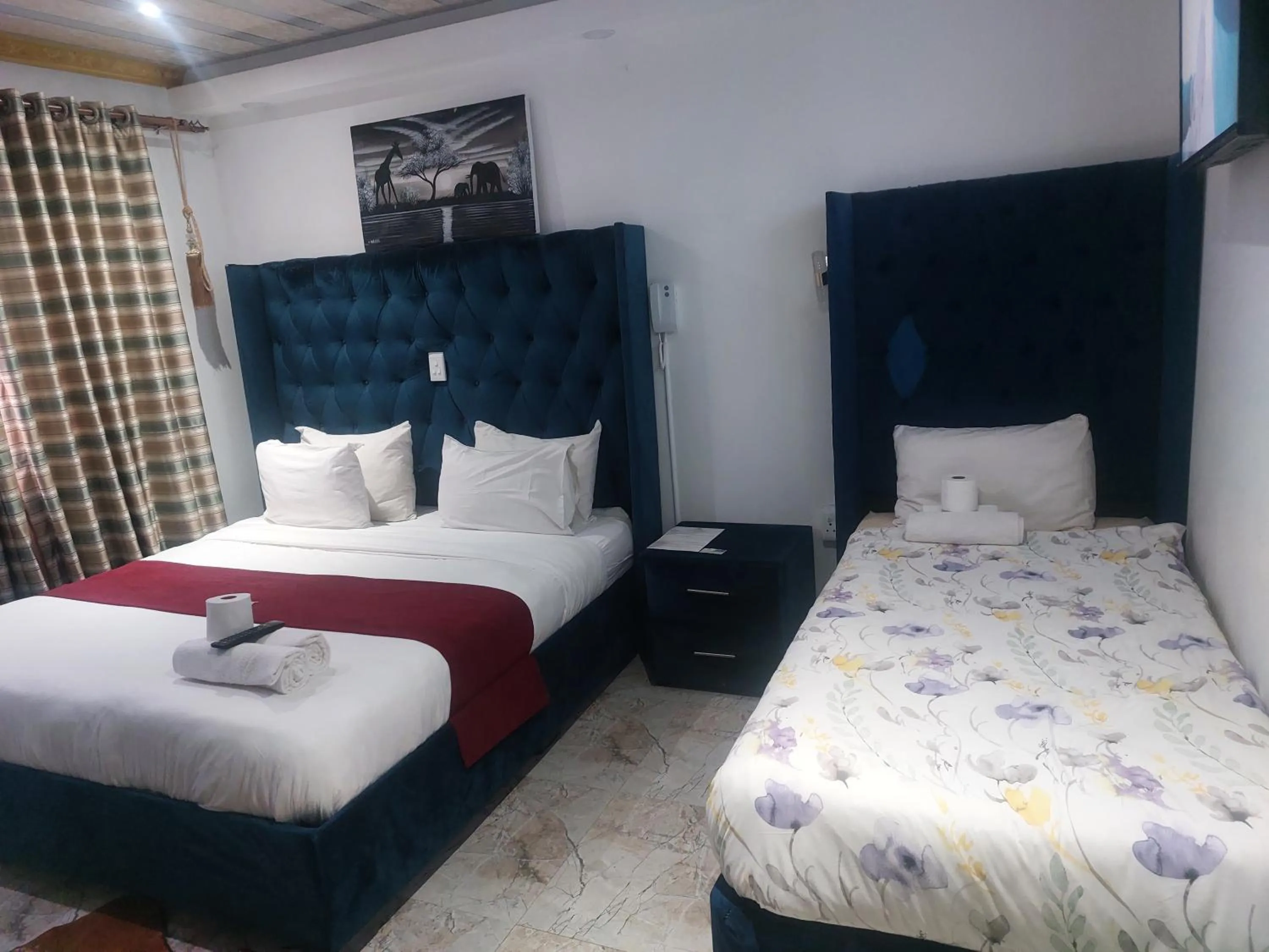 Bed in Gold Crown International Hotel Johannesburg