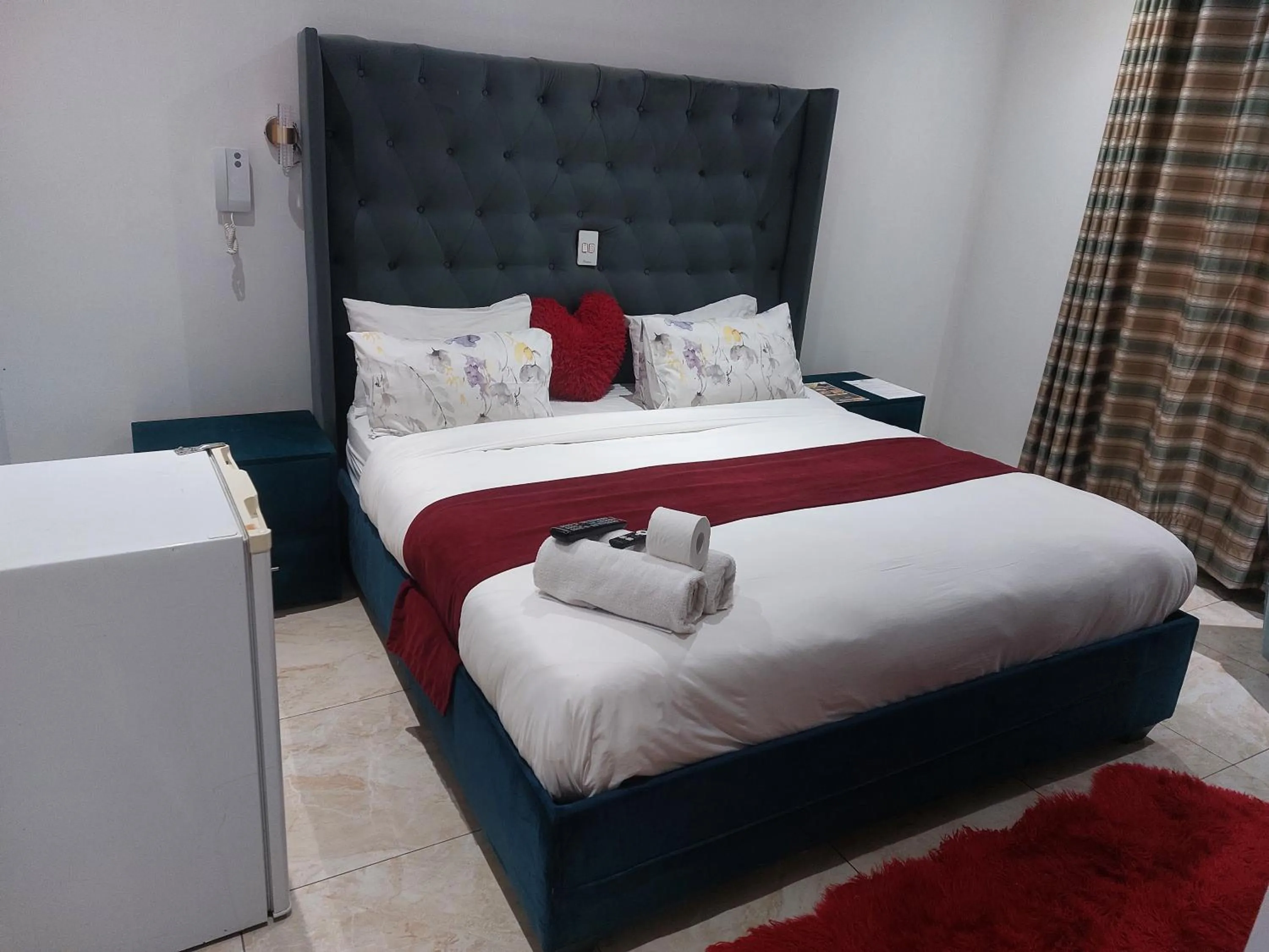 Bedroom, Bed in Gold Crown International Hotel Johannesburg