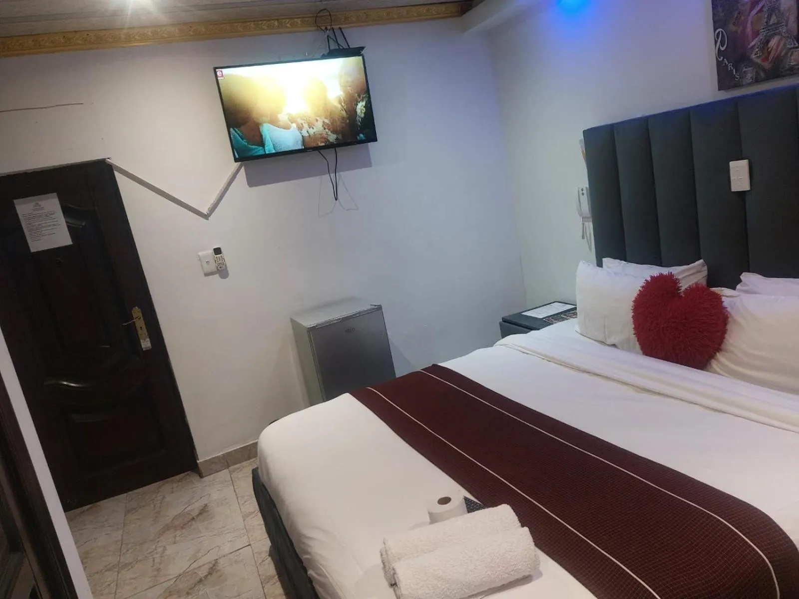 Bed in Gold Crown International Hotel Johannesburg