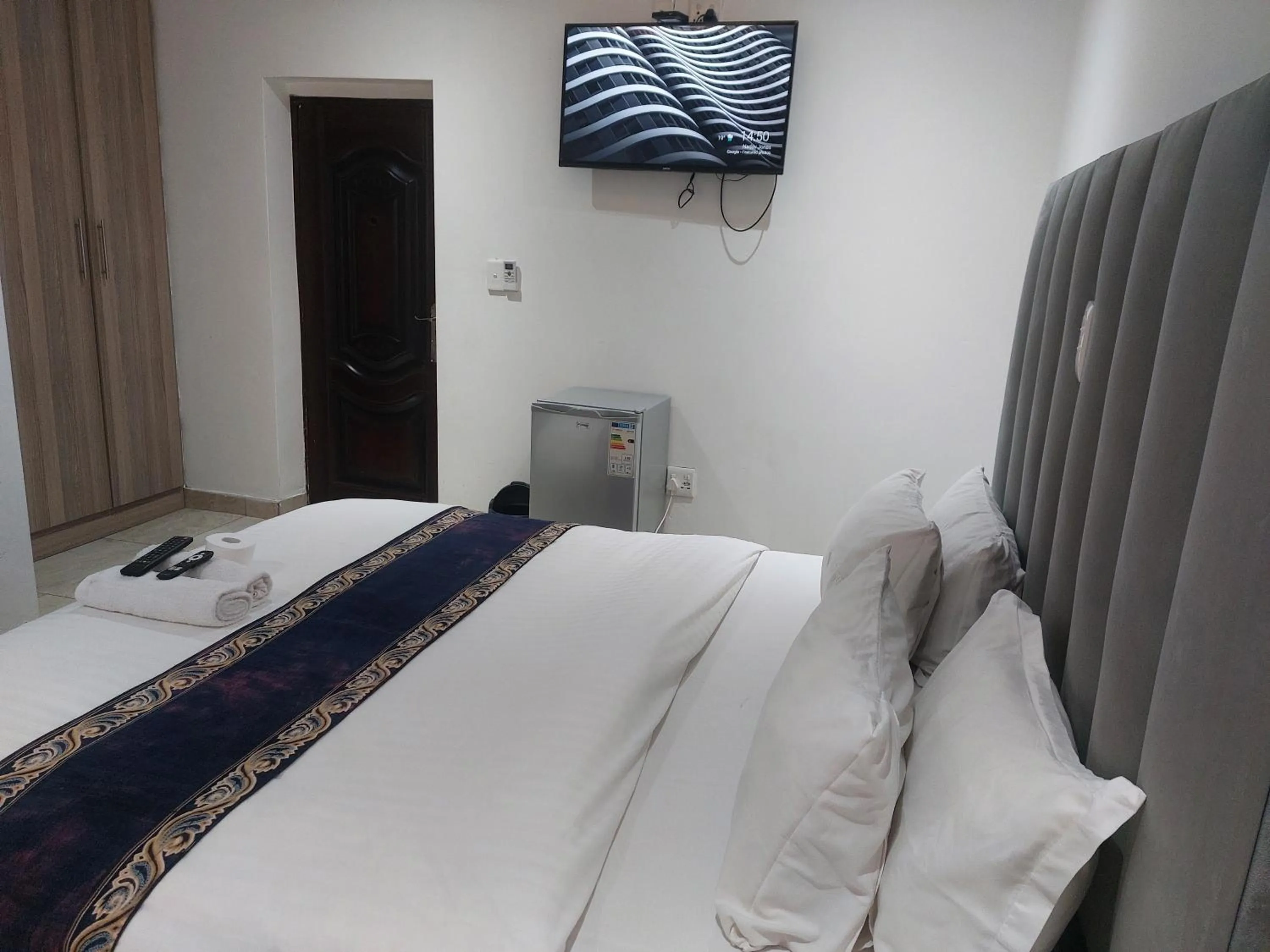 Bed in Gold Crown International Hotel Johannesburg