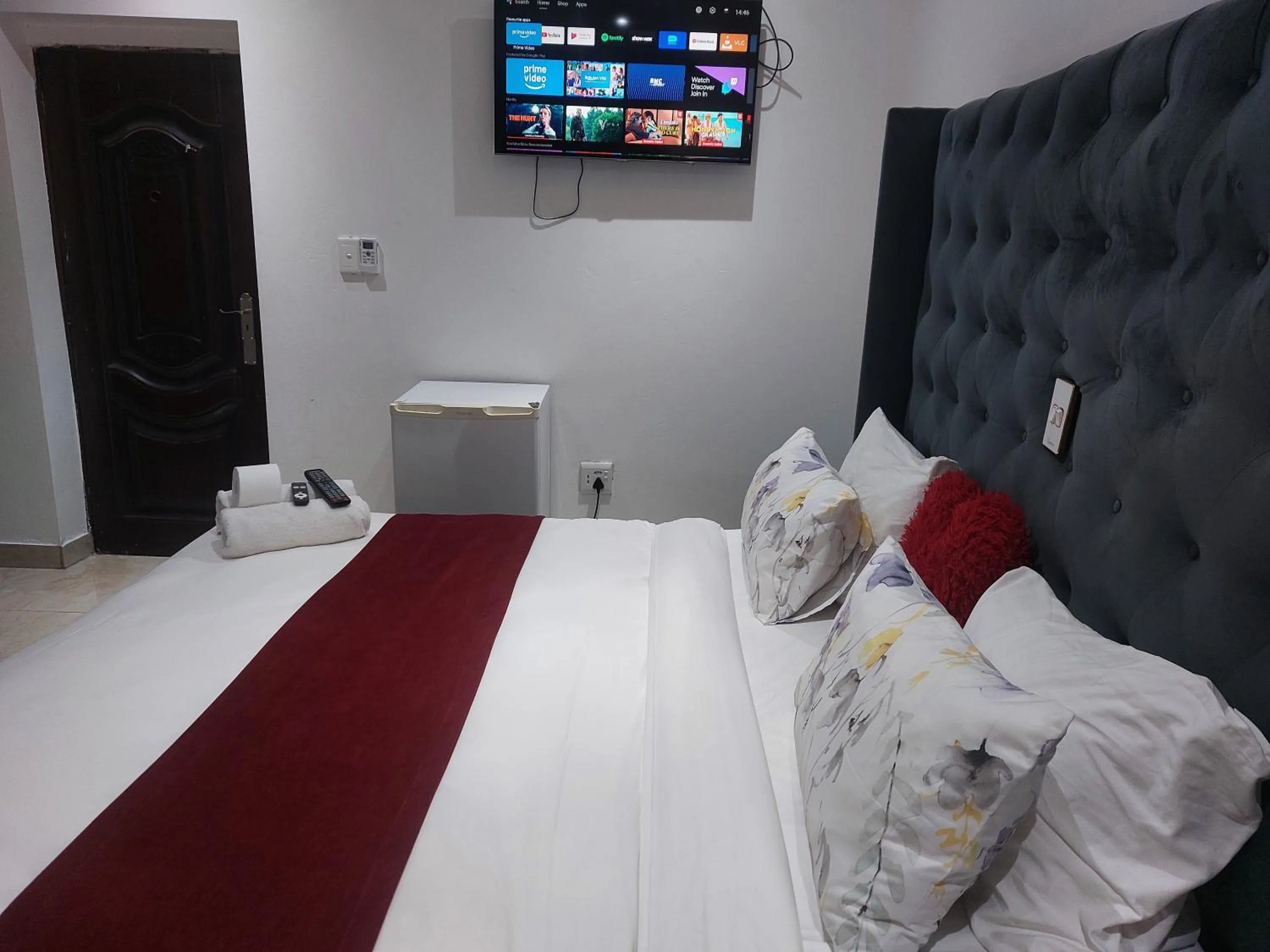 TV and multimedia, Bed in Gold Crown International Hotel Johannesburg