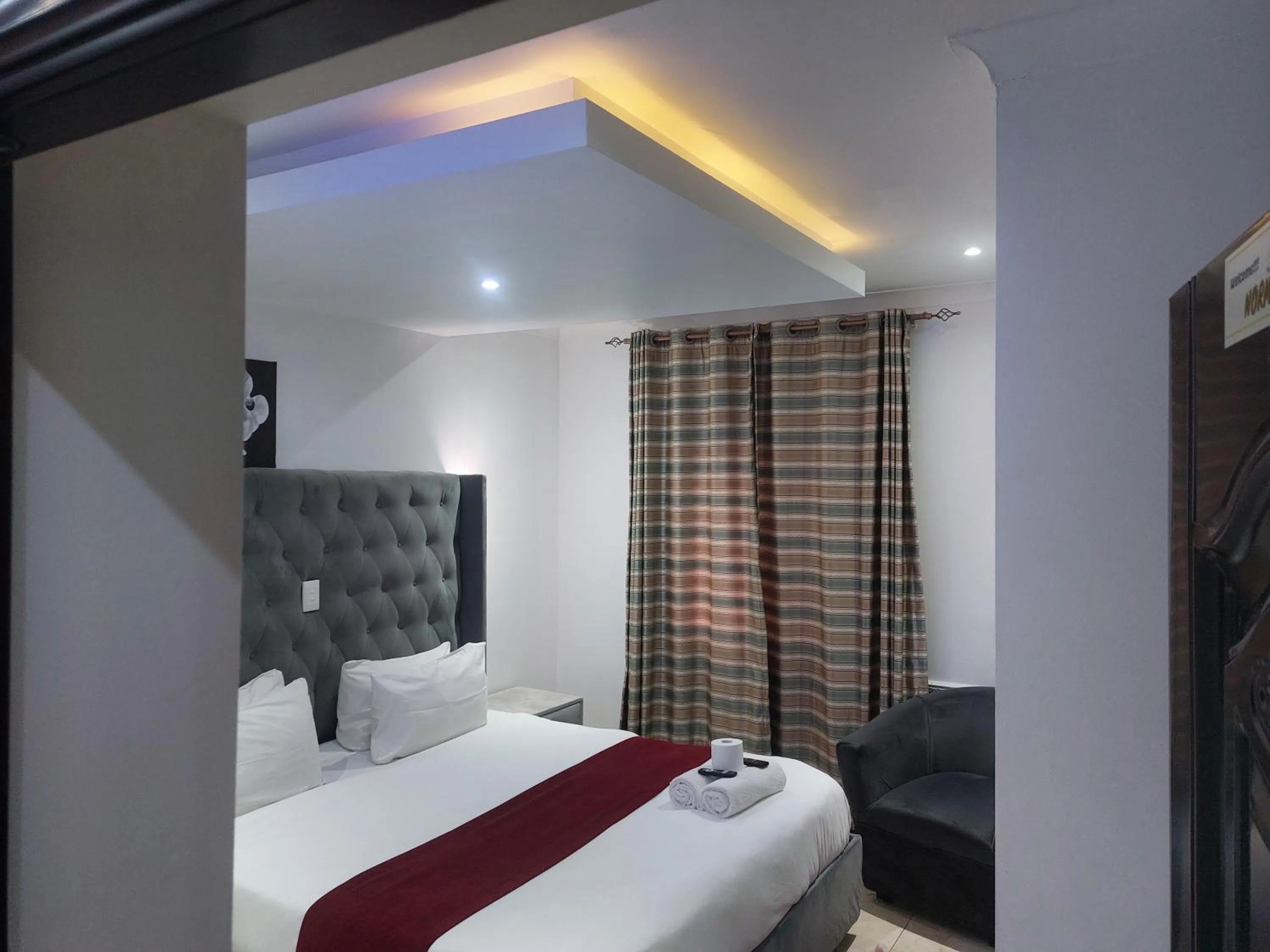 Bed in Gold Crown International Hotel Johannesburg