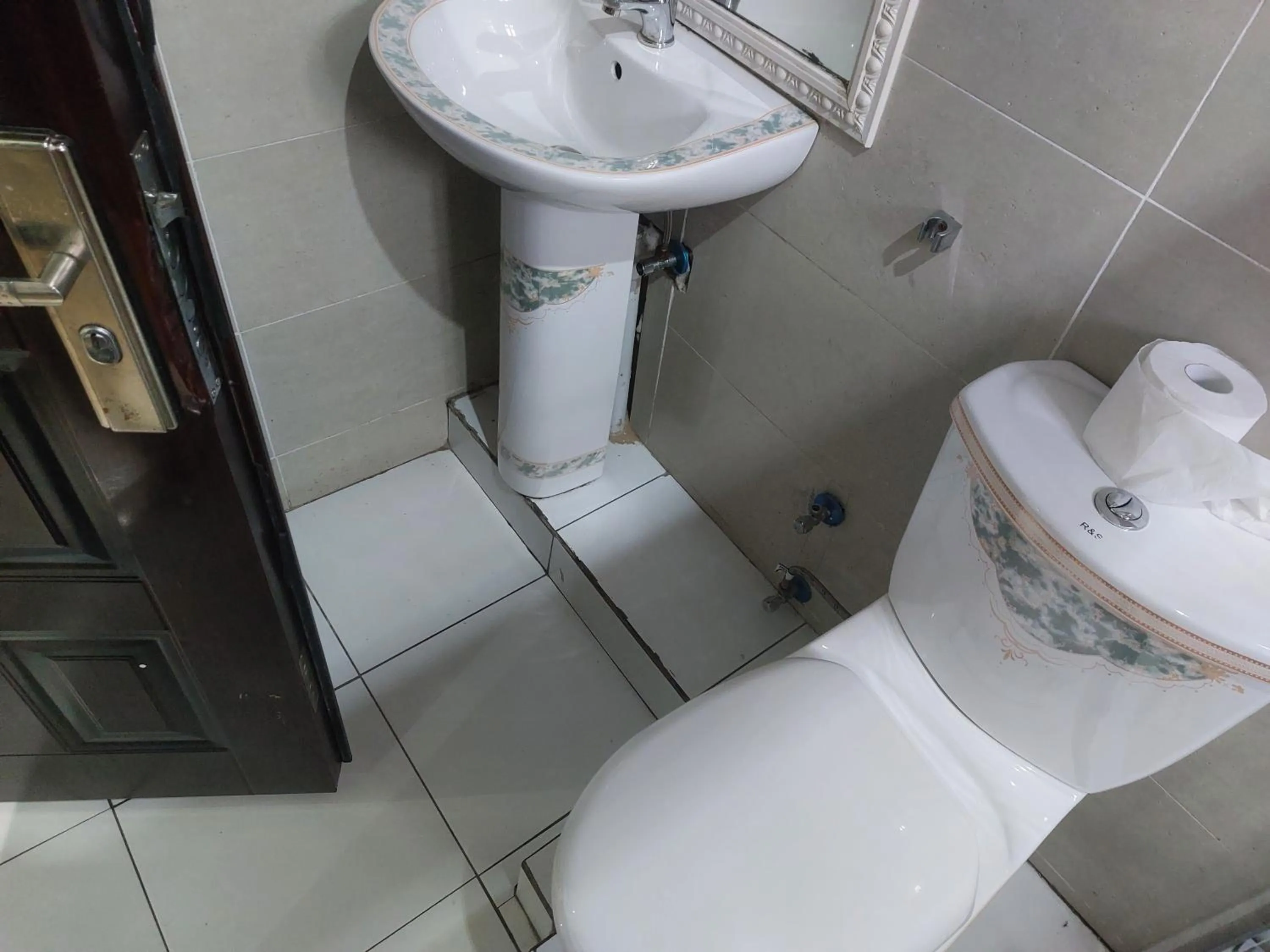 Shower in Gold Crown International Hotel Johannesburg