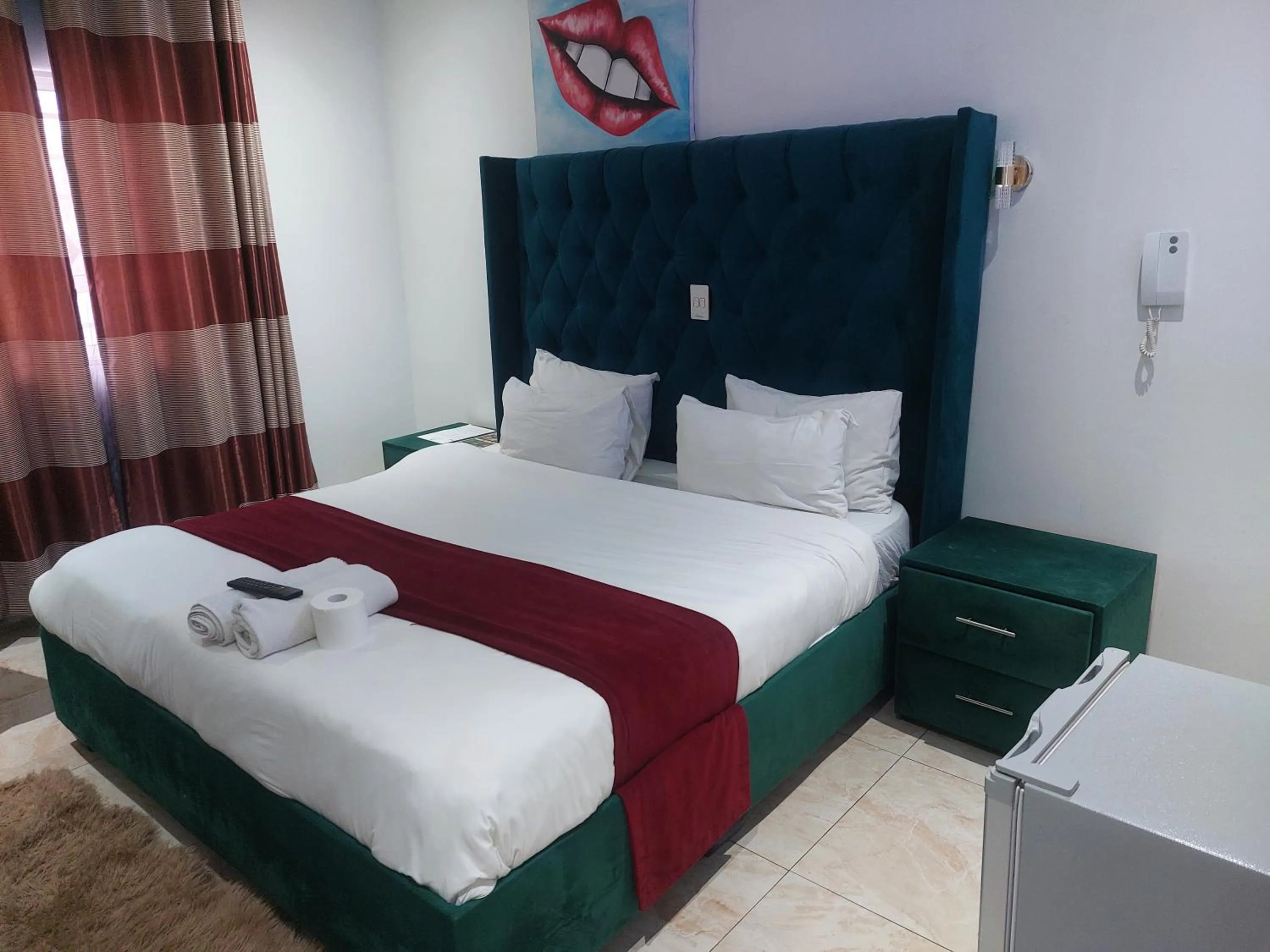 Bed in Gold Crown International Hotel Johannesburg