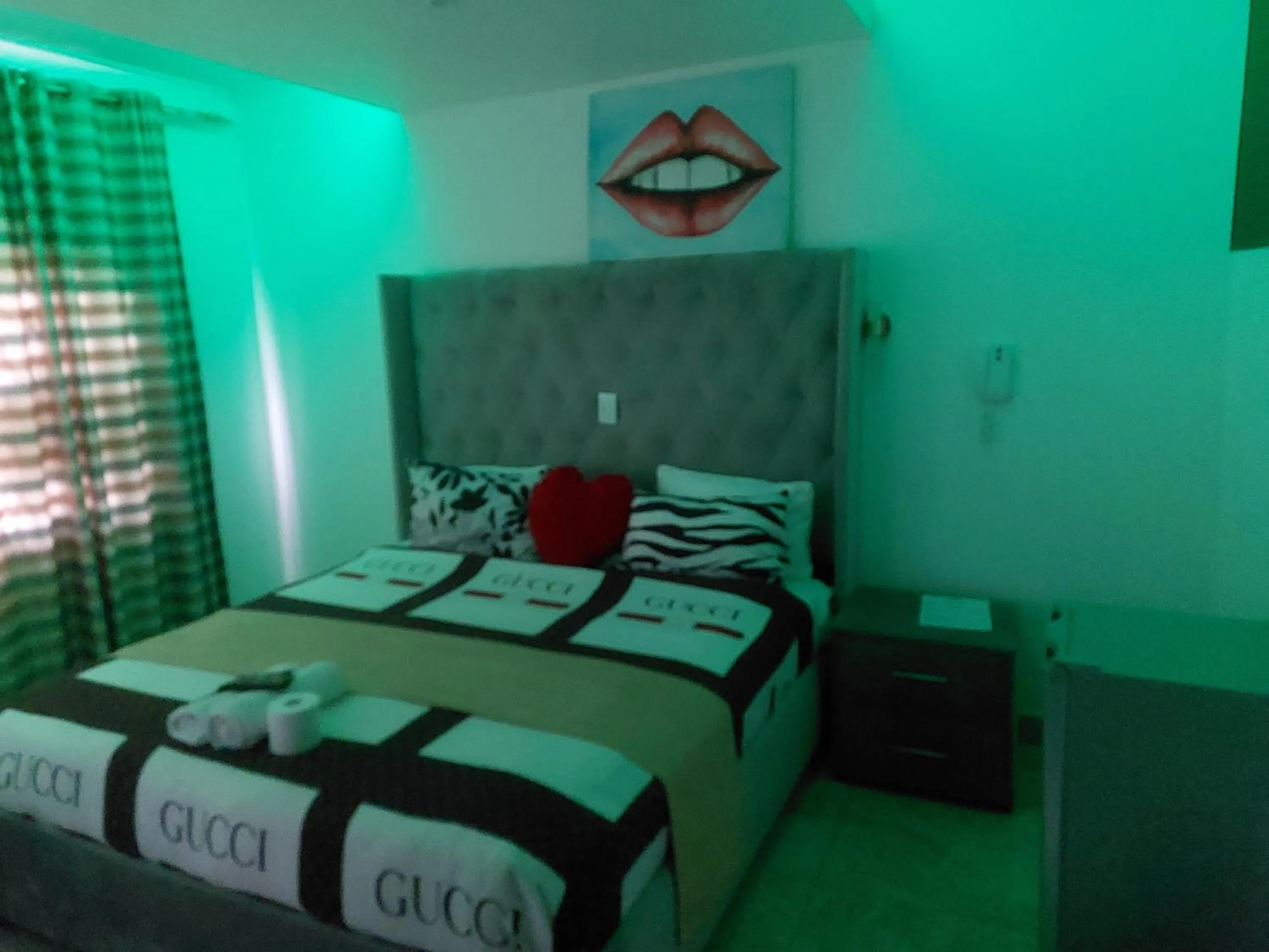 Bed in Gold Crown International Hotel Johannesburg