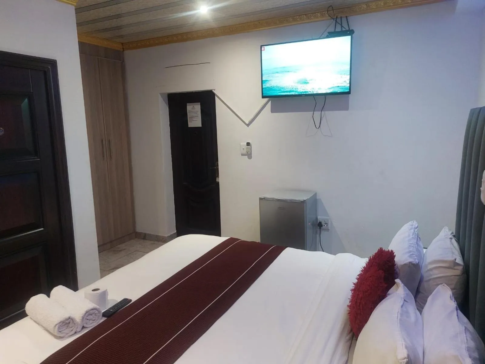 Bed in Gold Crown International Hotel Johannesburg