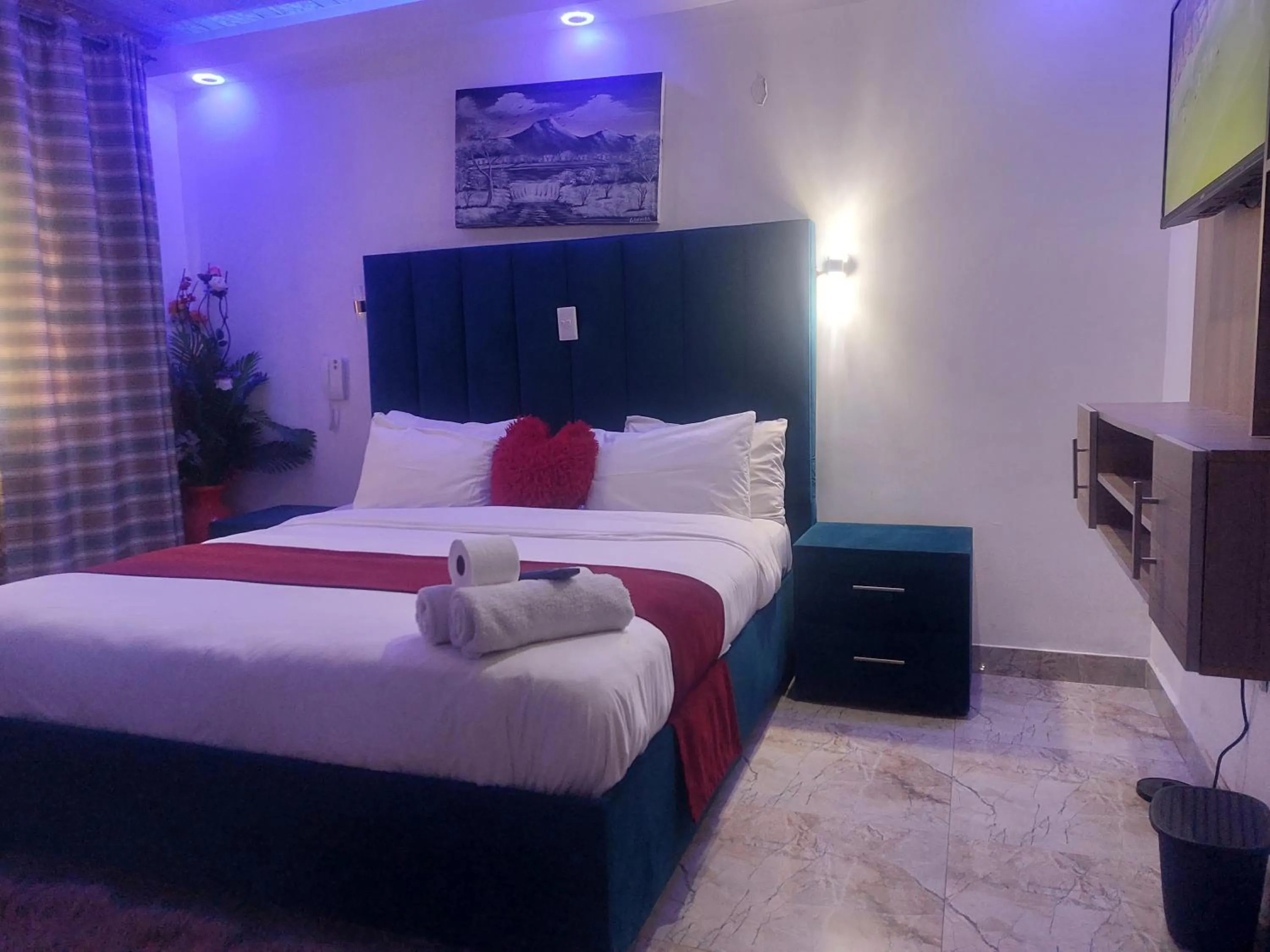 Bed in Gold Crown International Hotel Johannesburg