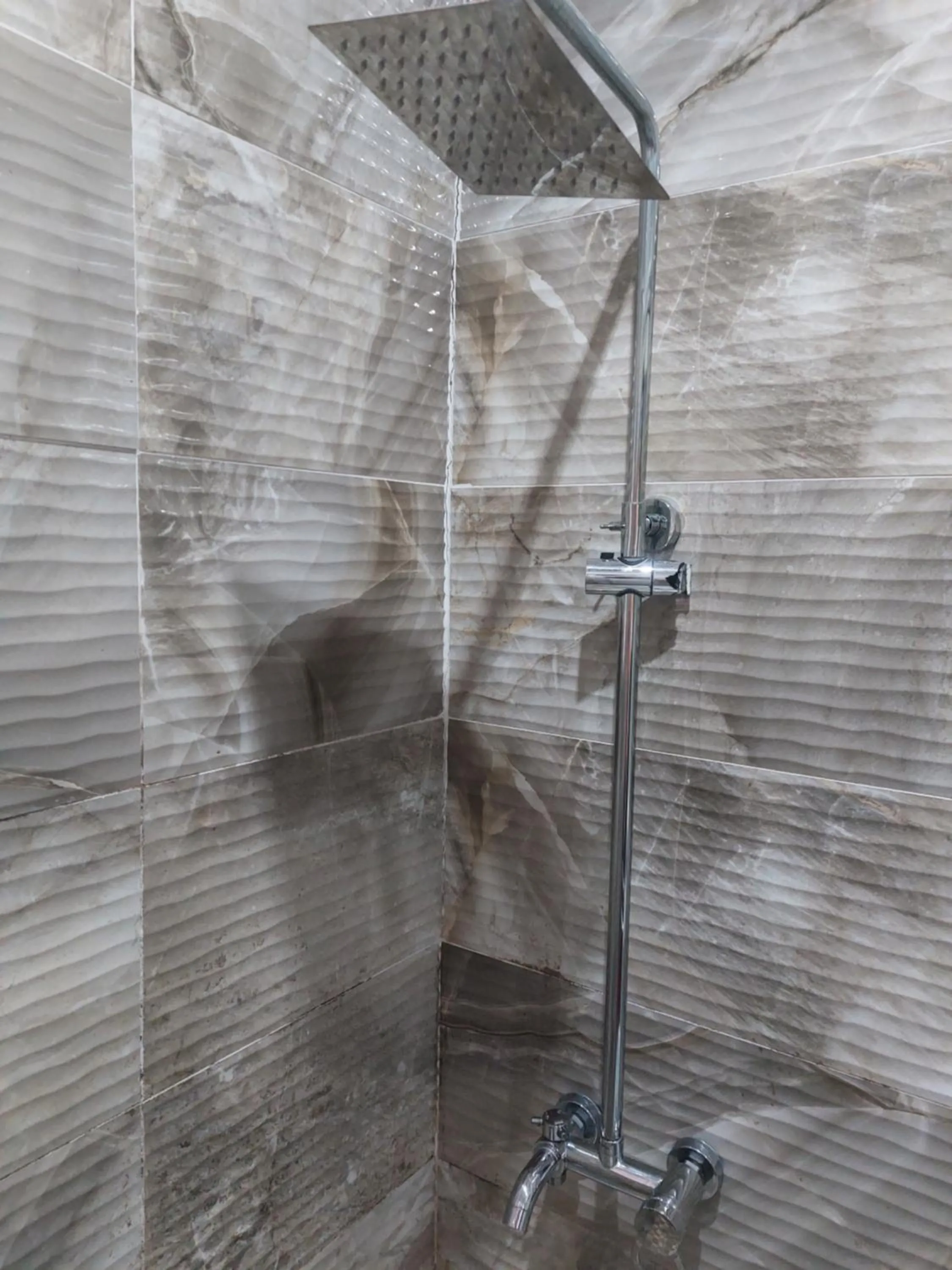 Shower in Gold Crown International Hotel Johannesburg