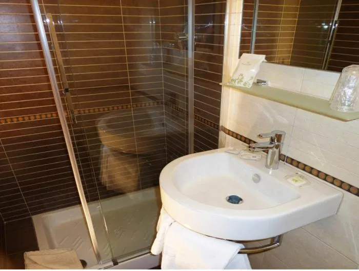 Shower in Manila Inn